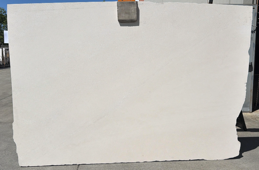 Lot#: 231096 / Size: 71" x 106" / Finish: Honed