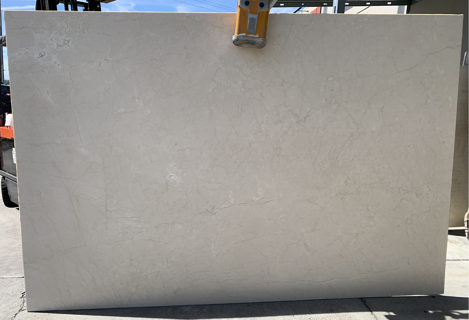 Lot#: 232132 / Size: 76" x 115" / Finish: Honed