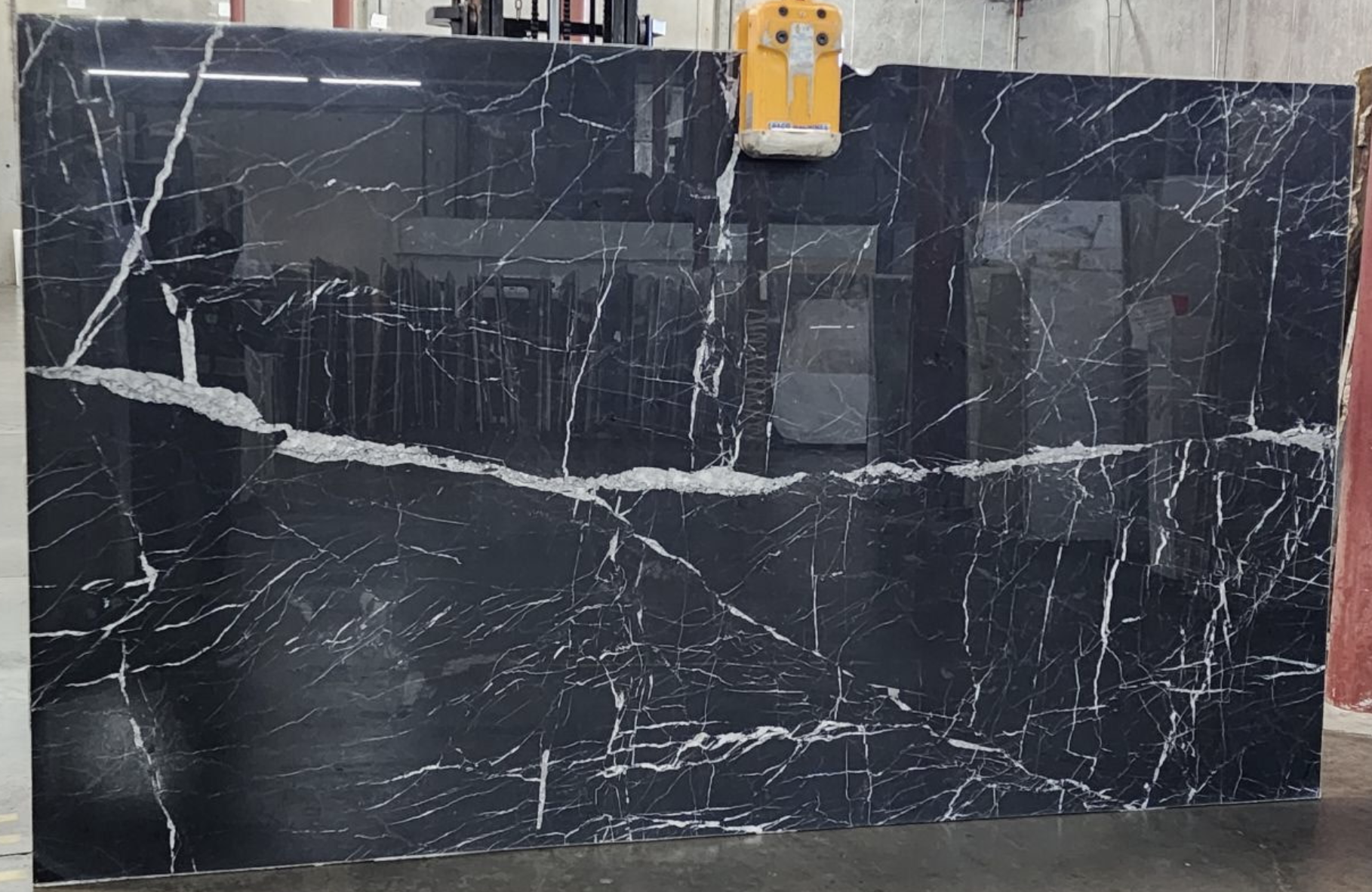 Lot#: 225263 / Size: 67" x 115" / Finish: Polished