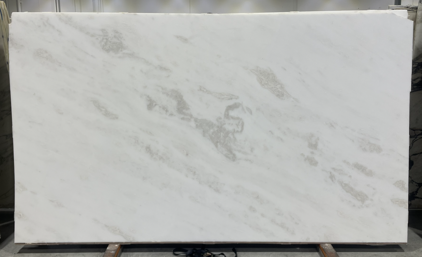 Lot#: 230655 / Size: 72" x 123" / Finish: Honed