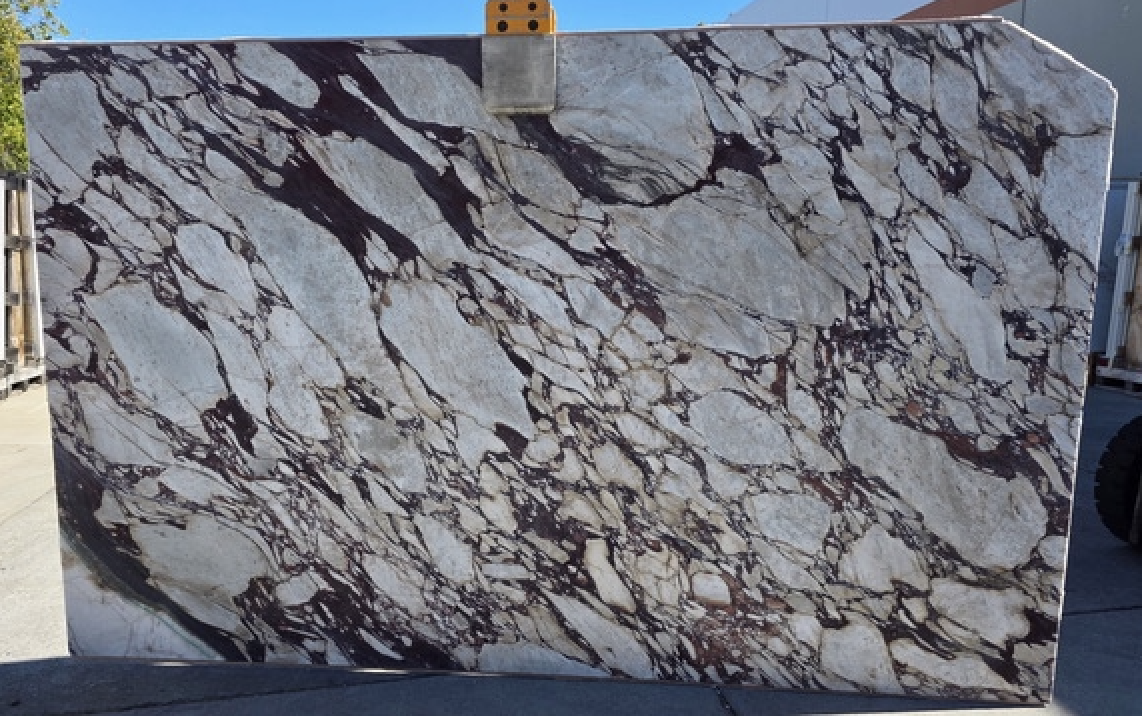 Lot#: 231251 / Size: 78" x 126" / Finish: Honed