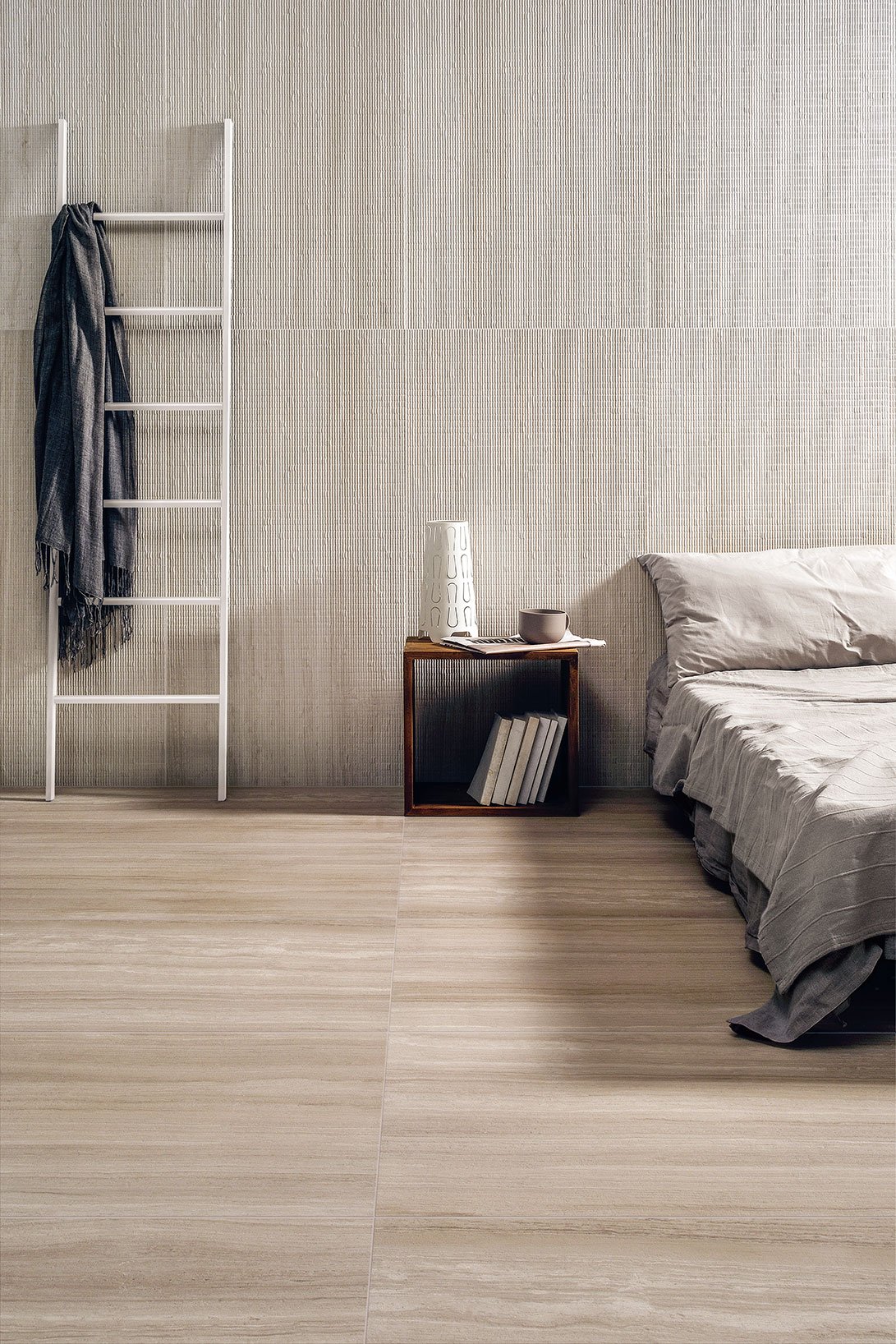 pavimento-camera-da-letto_Ceramiche-Coem_Flow_Beige-60x120_Pleated-White-60x120-2.jpg