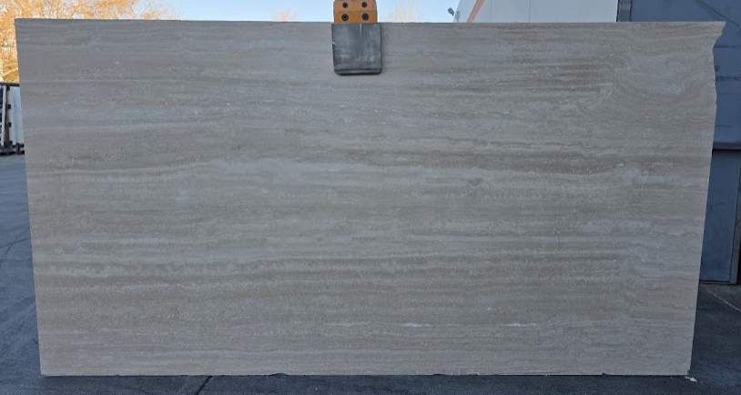 Lot#: 230290 / Size: 64" x 121" / Finish: Honed