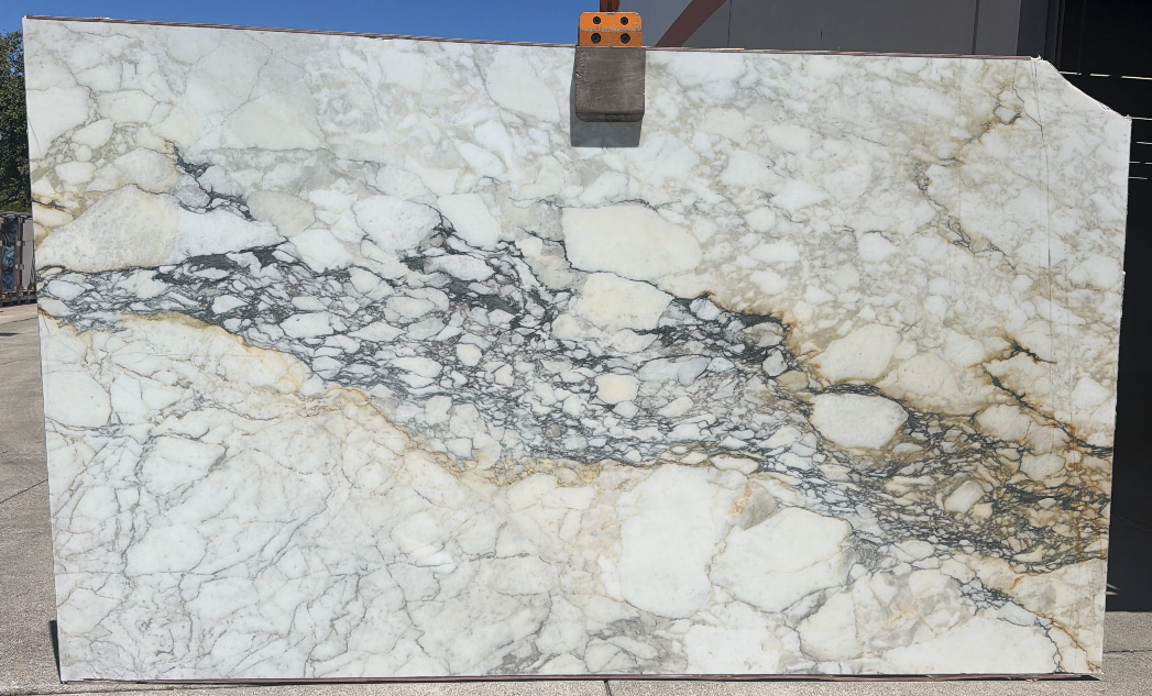 Lot#: 231261 / Size: 80" x 134" / Finish: Honed