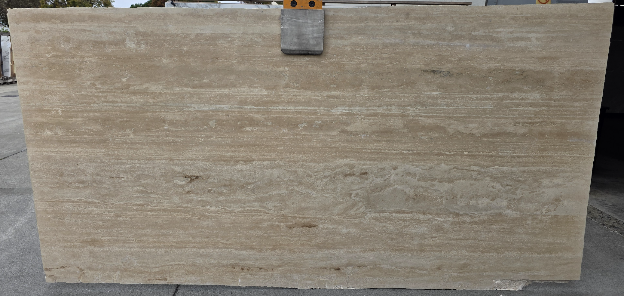 Lot# 232631 / Size: 58" x 115" / Finish: Honed/Flamed