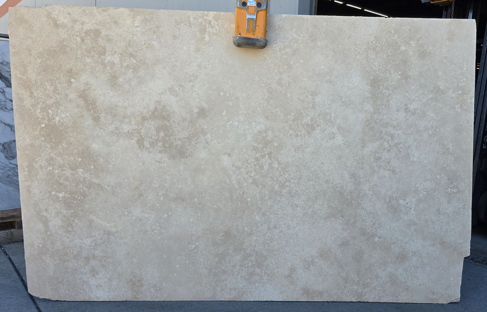 Lot# 232185 / Size: 74" x 115" / Finish: Honed/Flamed