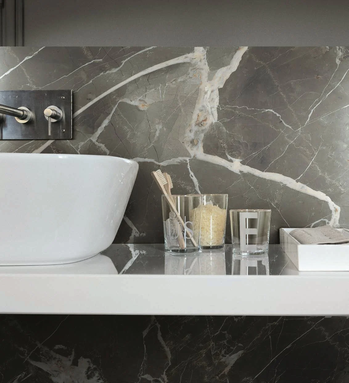 Calacatta Black 7.jpg