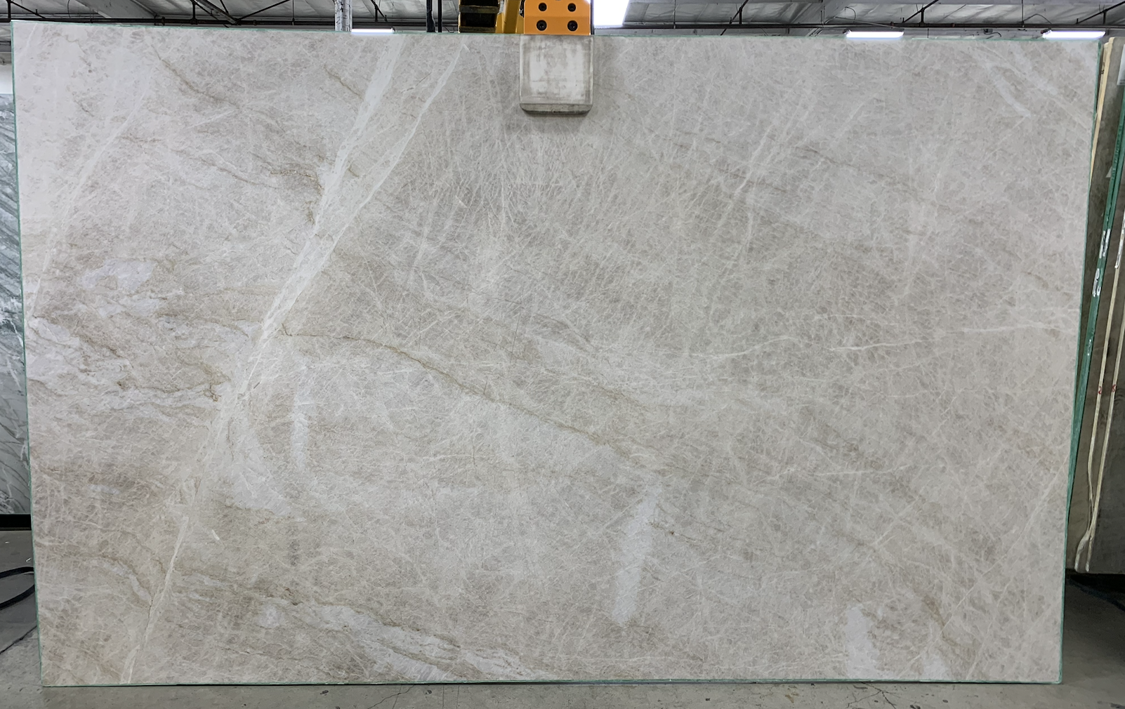 Lot# 232121 / Size: 77" x 124" / Finish: Leathered