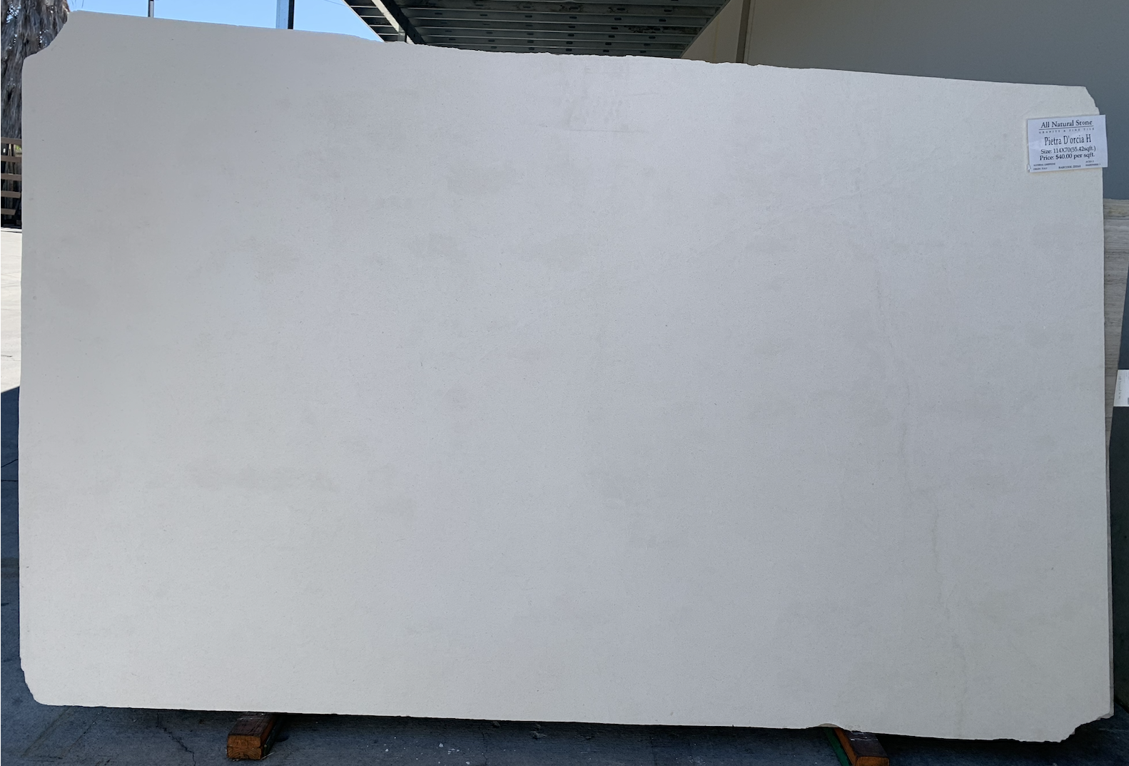 Lot#: 232161 / Size: 70" x 114" / Finish: honed