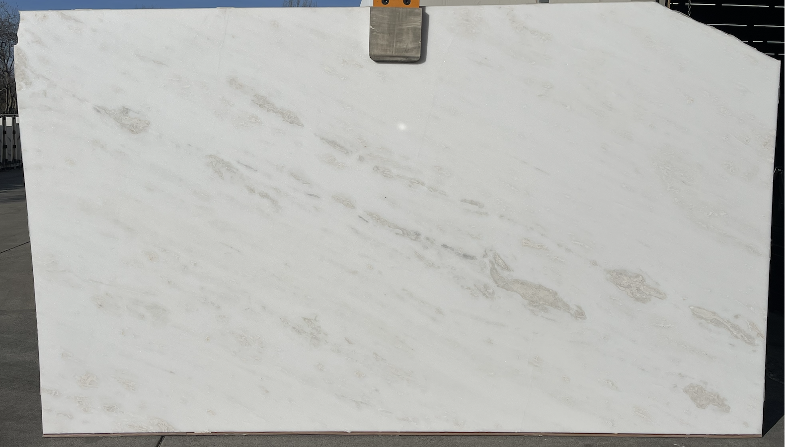 Lot#: 230652 / Size: 71" x 123" / Finish: Honed