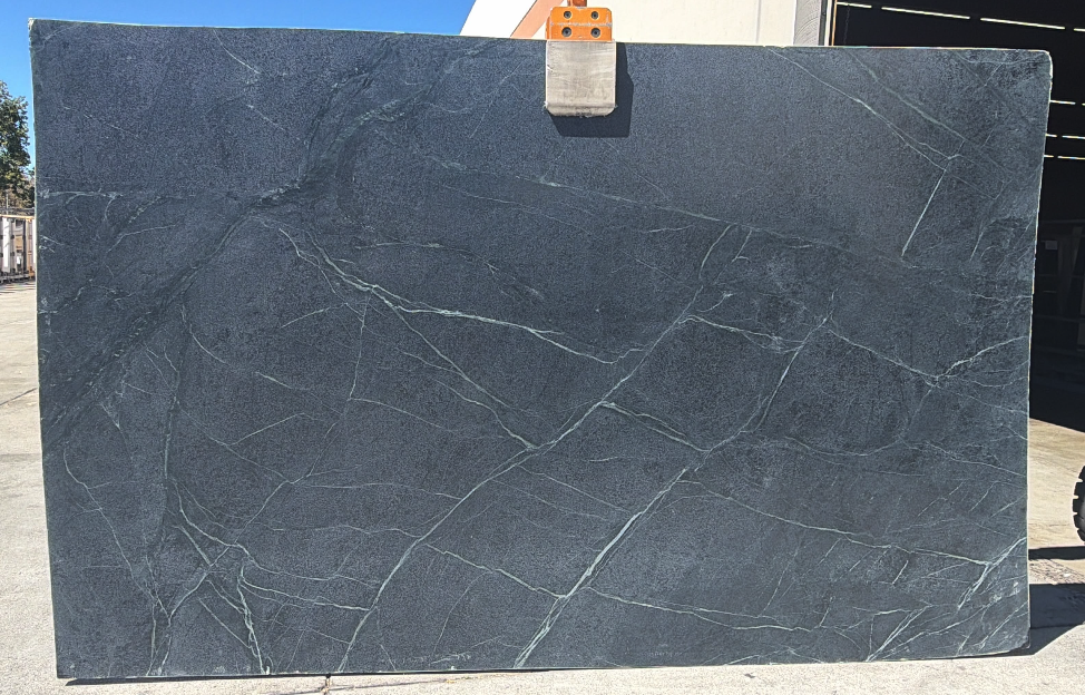 Lot#: 231971 / Size: 81" x 127" x 3cm / Finish: Honed