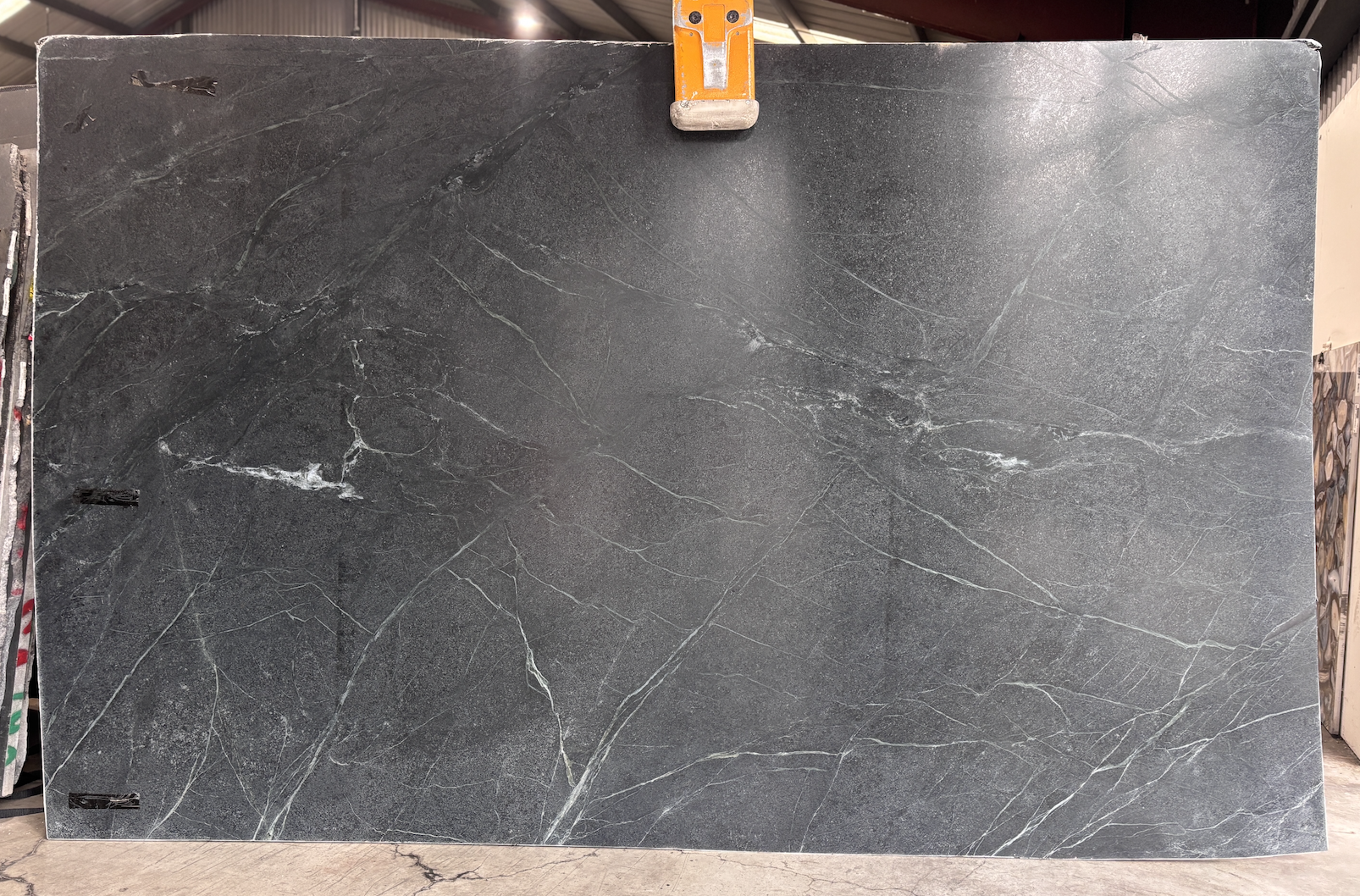 Lot#: 231970 / Size: 81" x 128" x 3cm / Finish: Honed
