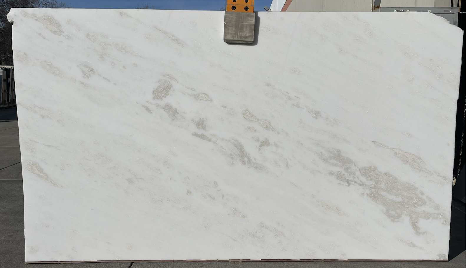 Lot#: 230654 / Size: 71" x 123" / Finish: Honed