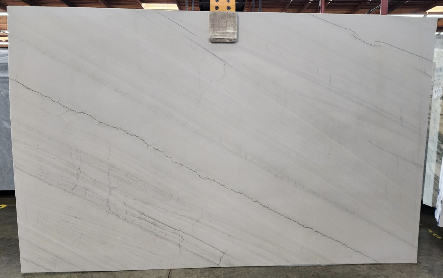 Lot#: 22622 / Size: 80" x 127" / Finish: Leathered