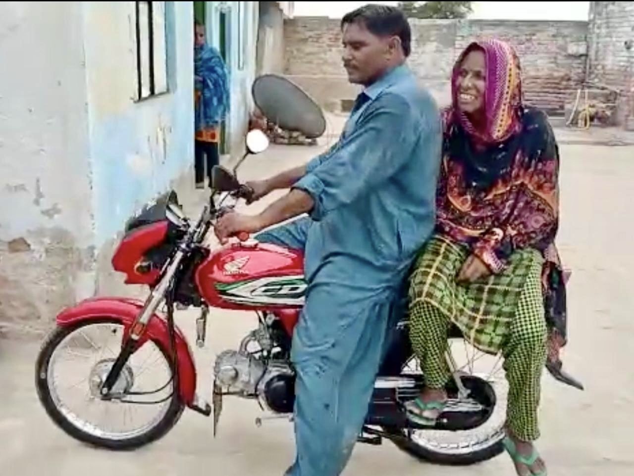Pakistan motorbike 2.jpeg