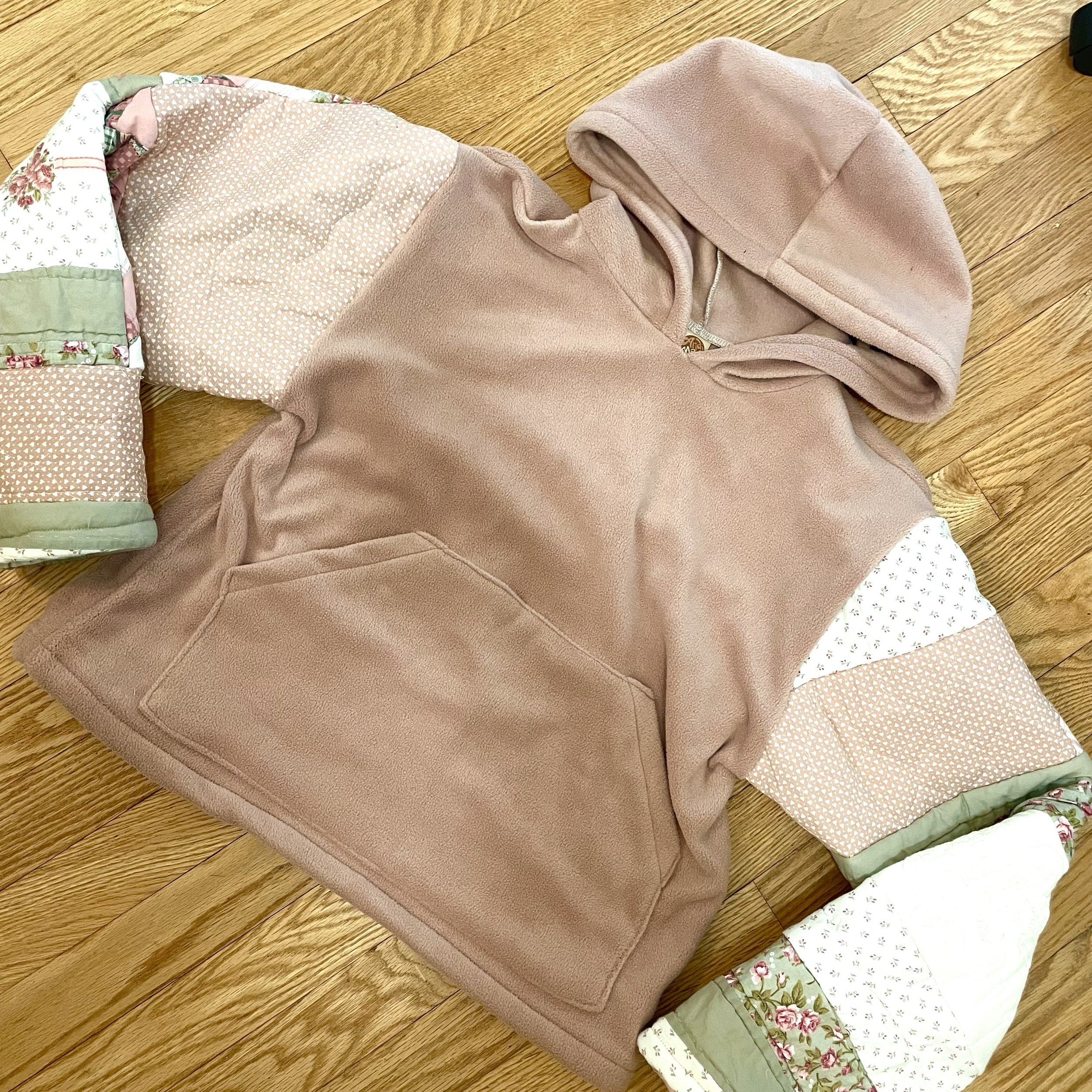 Dusty Rose Quilt Sleeves Hoodie | S