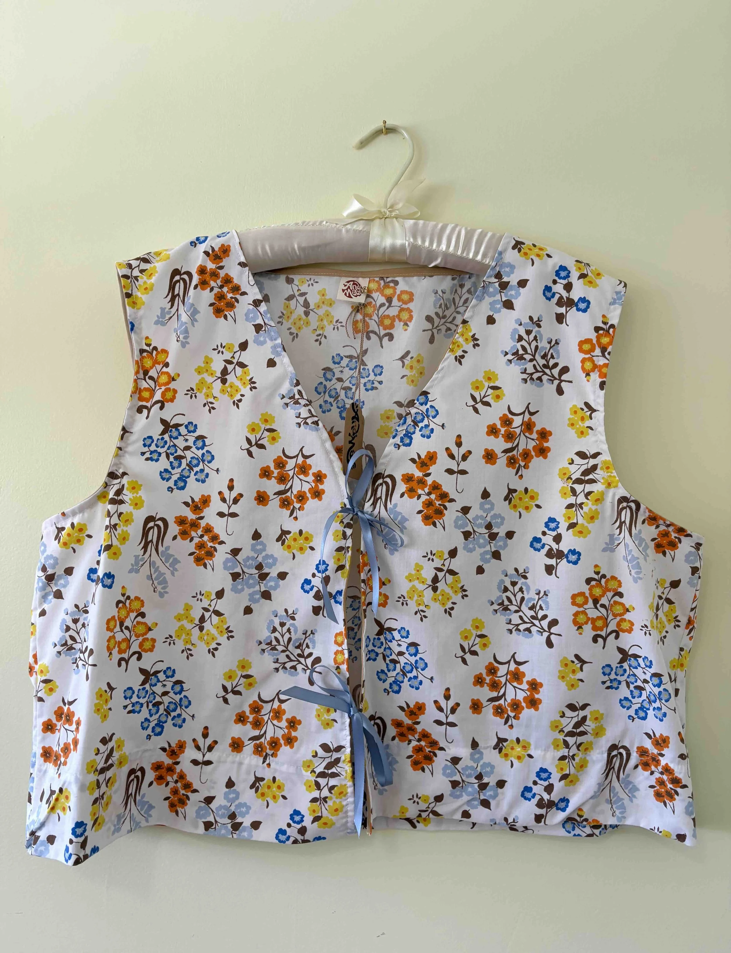 Retro Orange Floral w Blue Ribbon Vest / Extra Large