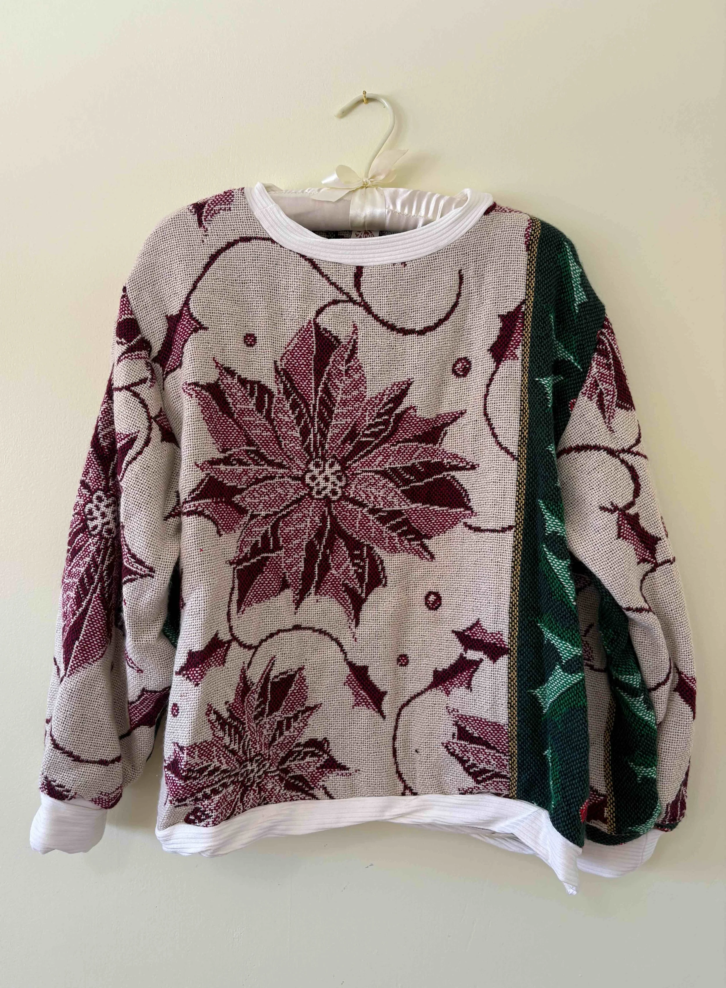 Poinsettia Tapestry Crewneck / Small