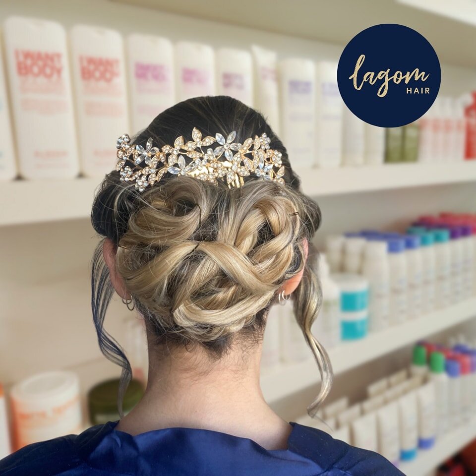 Event coming up where you need to look extra? Maybe a wedding, function, formal, or you may accidentally bump into someone you haven't seen since high school.... 😅 

Comment below 

 #BookNow #haircare #hairtransformation #brisbanehairsalon #lagomha