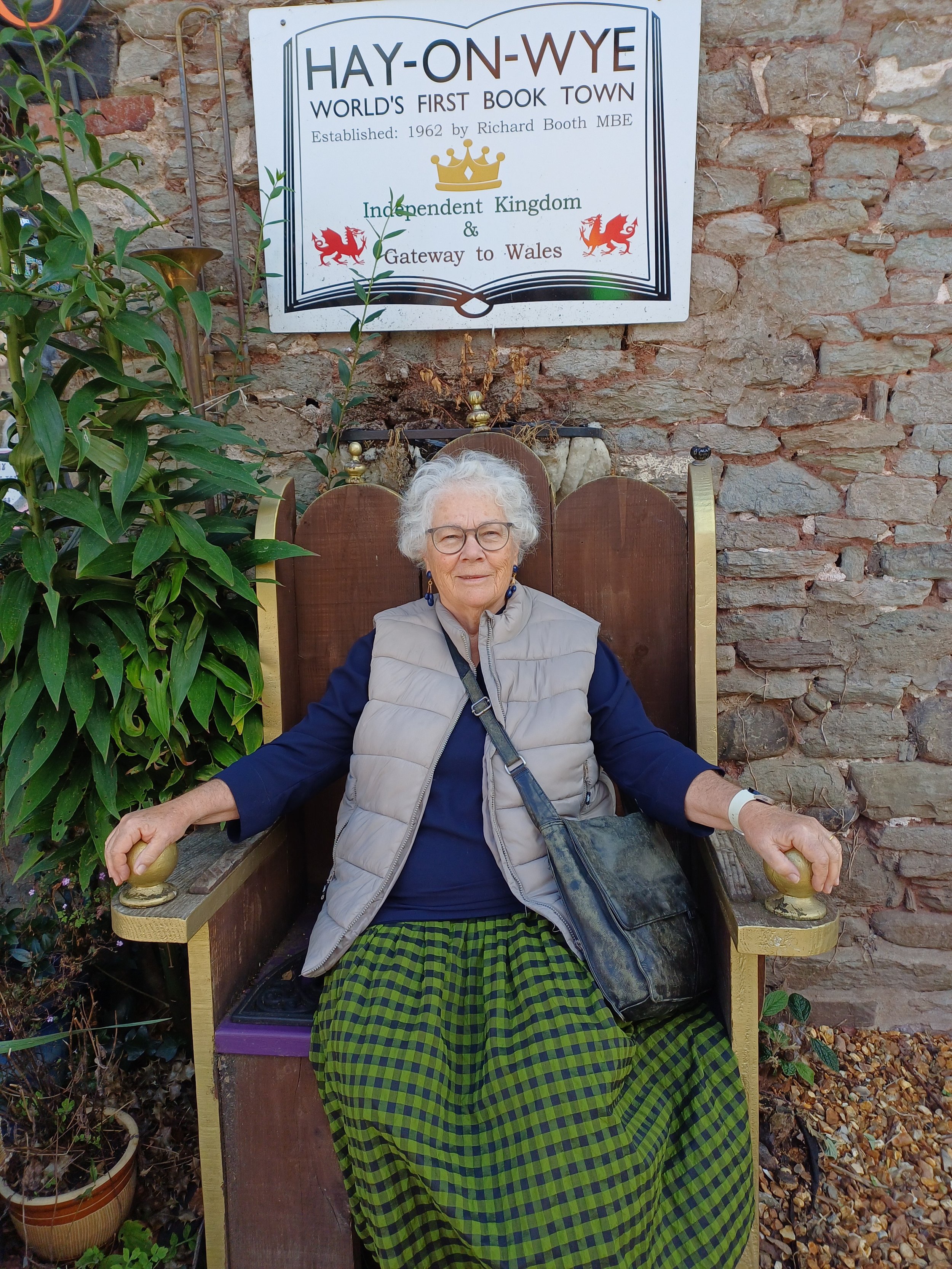 The Rhyme &amp; Reason UK tour is rolling on! 🇬🇧📚✨

Author Susan Ackroyd is traveling across England and Wales, taking live audiences on a deep dive into 600 years of secret history, royal feuds, and political satire hidden inside classic nursery 