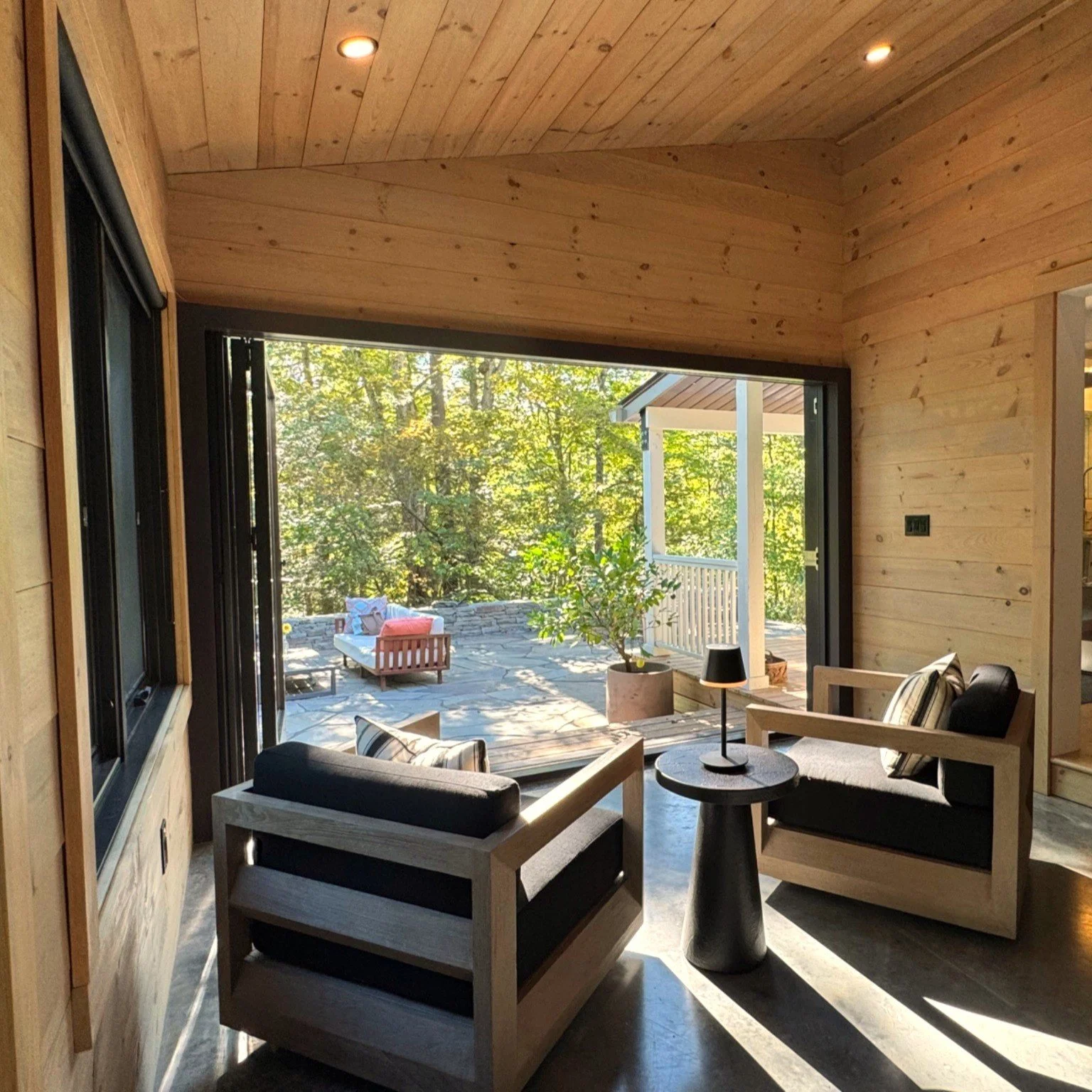 Bearsville-Bungalow-Bearsville-NY-3-season-room-3-Amy-Moses-Architecture.jpg.JPG