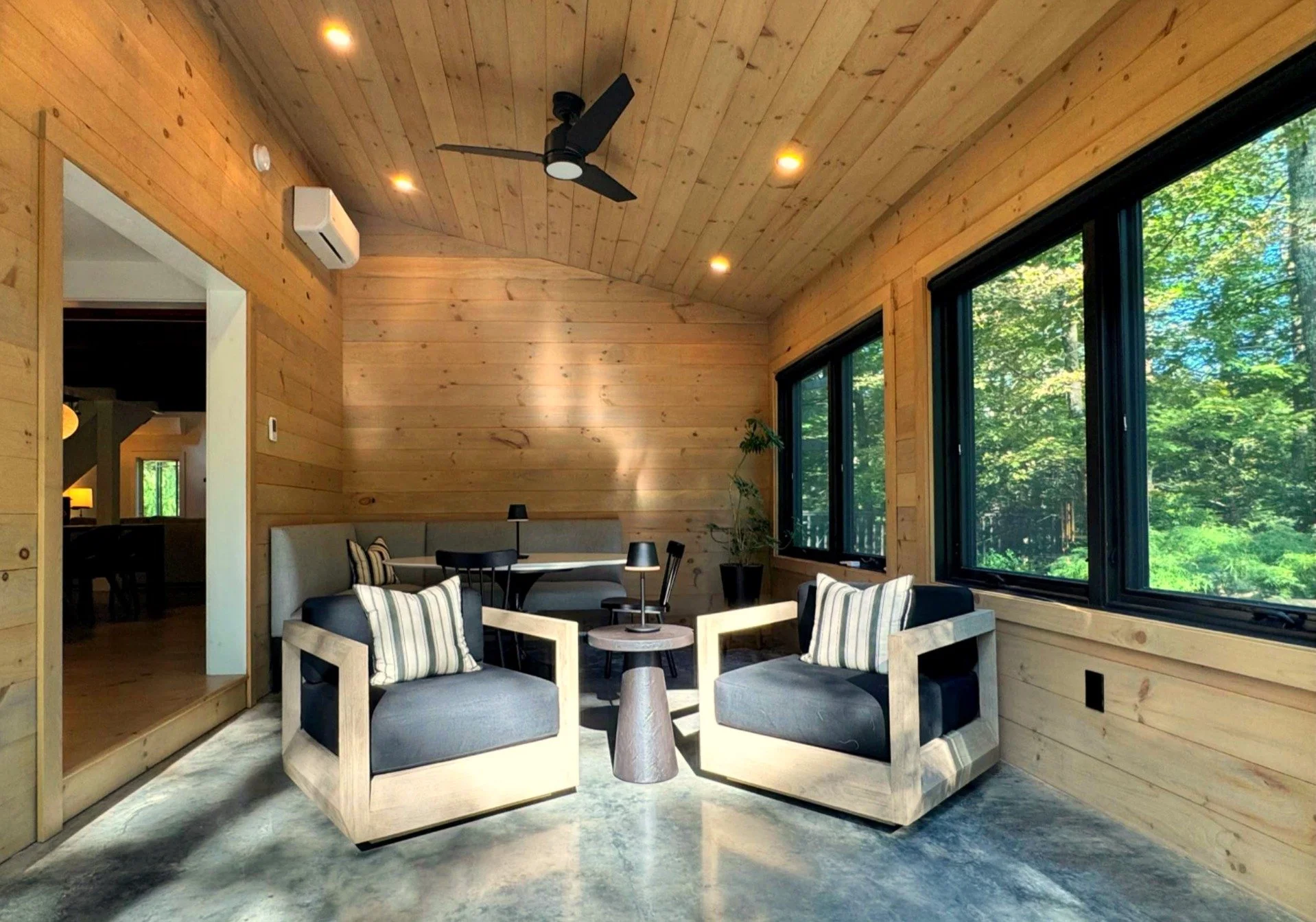 Bearsville-Bungalow-Bearsville-NY-3-season-room-1-Amy-Moses-Architecture.jpg.JPG