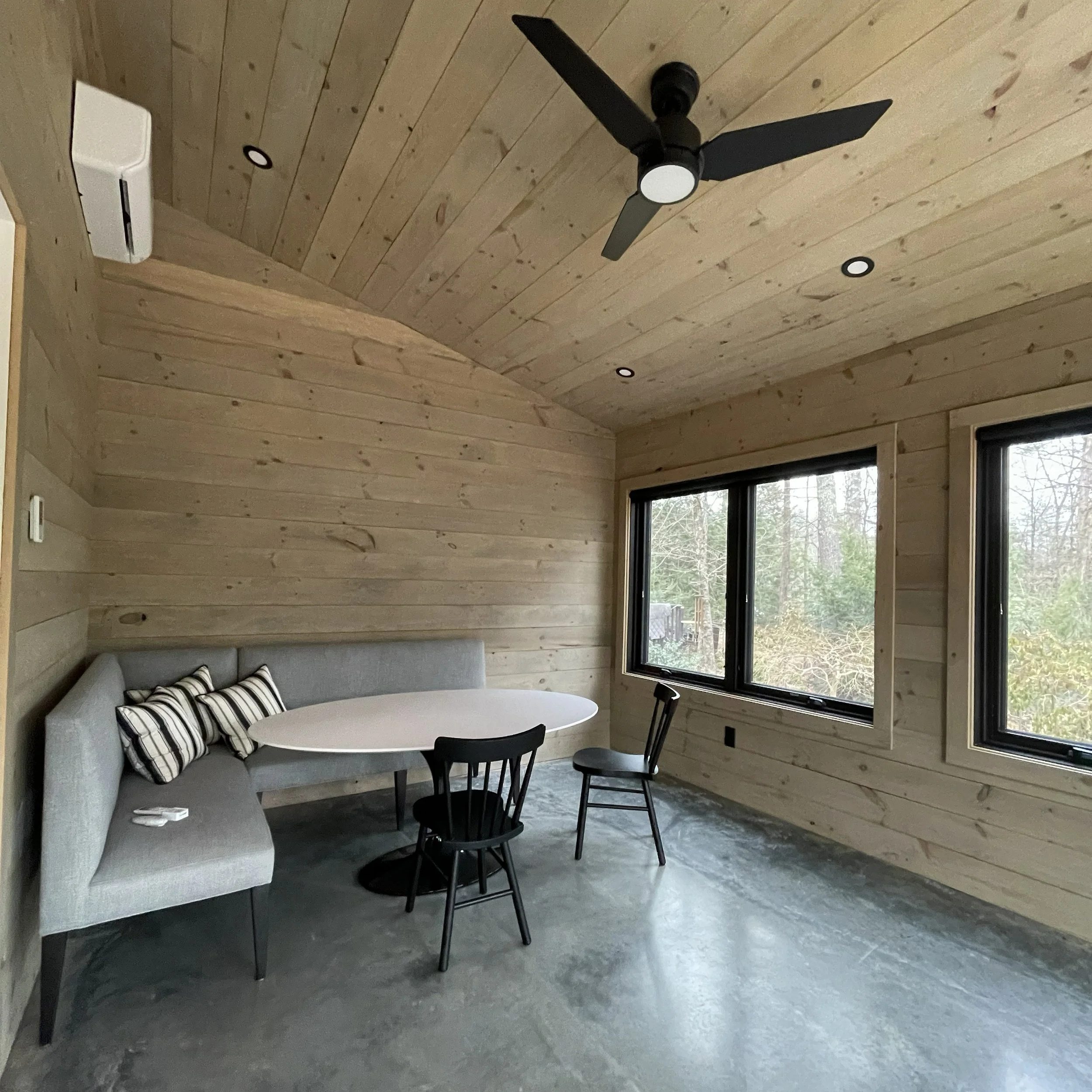 Bearsville-Bungalow-Bearsville-NY-3-season-room-8-Amy-Moses-Architecture.jpg