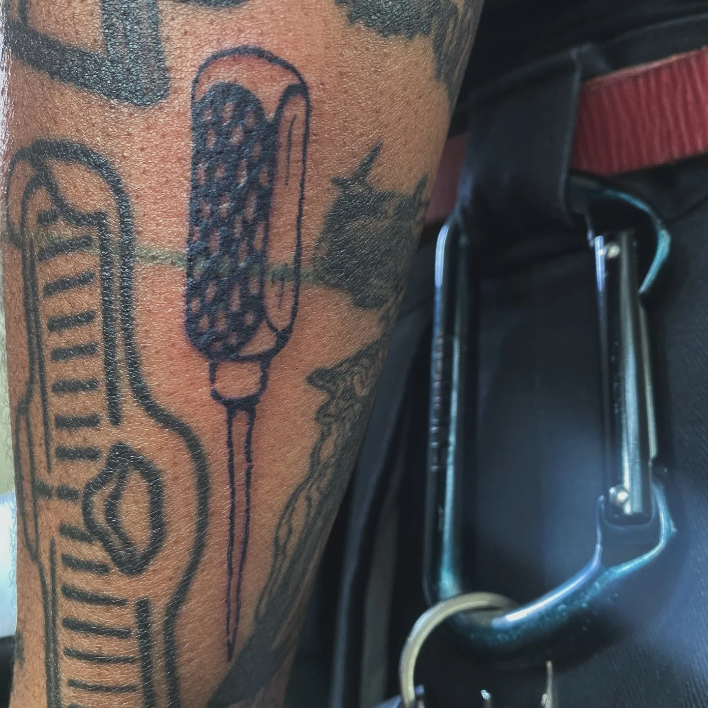 TIMES UP! ⏲️
Thanks everybody that came for some essential kitchen appliance flash! 
Loooove what everyone chose 
and I had such a sweet little time with all of you!! 🤗
📙 designs are taken from Craig Claibornes 1969 &ldquo;kitchen primer&rdquo;📙
A