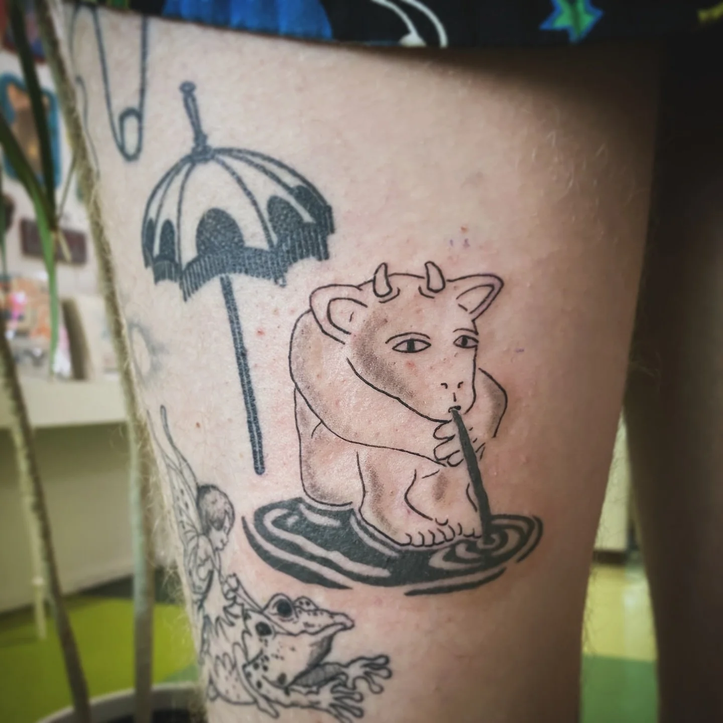 New little spitter for sweet and talented raffle winner phoebe! Swipe to see the gorgeous chain mail treat she gave me! Oh AND she got the hard flash clock I had hanging in the shop @bigsurprise.studio to match the fruit box we did in the spring. CAN