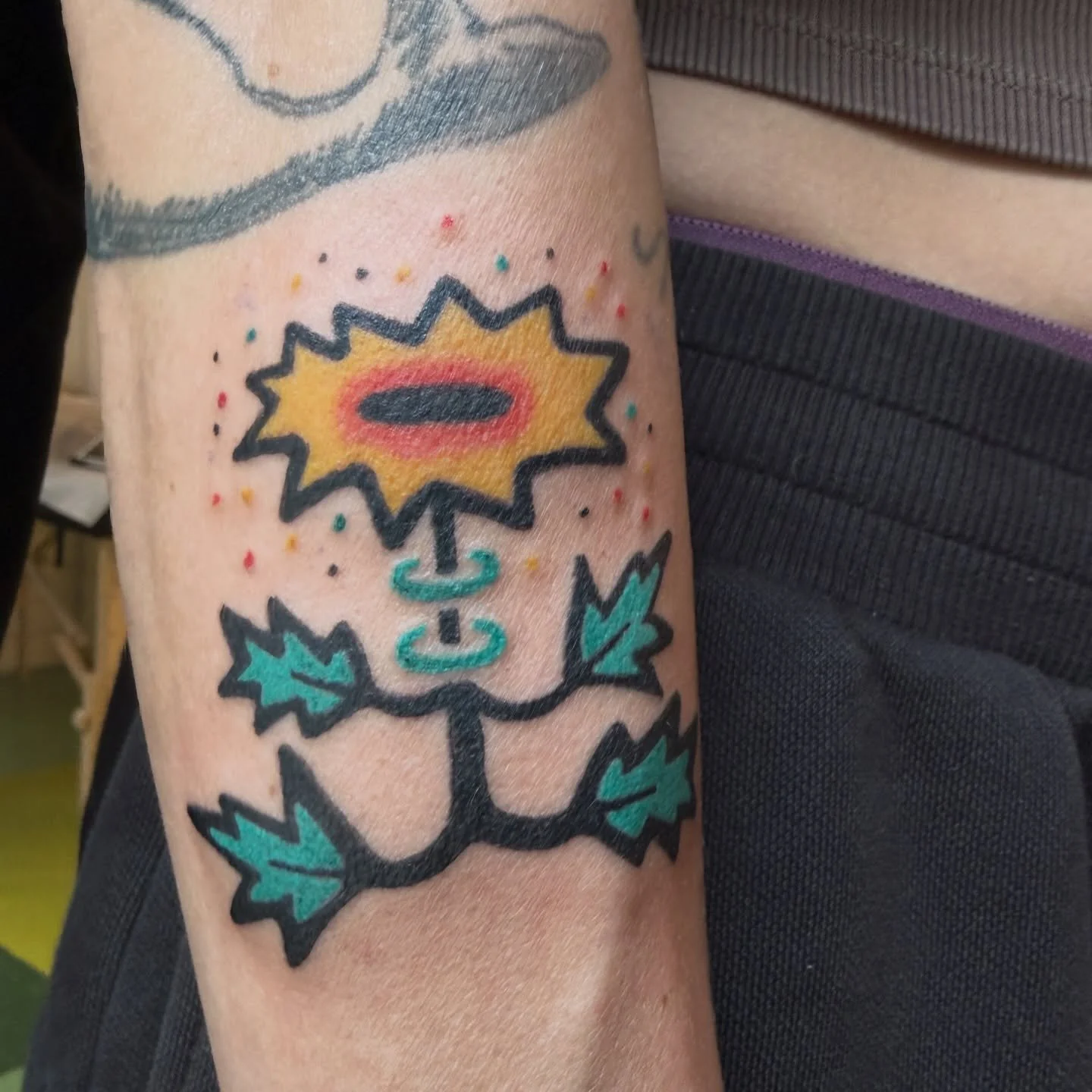 Moodified flash for @heartbeathouseseattle raffle winner, EMER!! 🎉🏆🥇
Love everything about it 
thanks so much for entering and for  wearing the band shirt to the show!  metal as F
@bigsurprise.studio