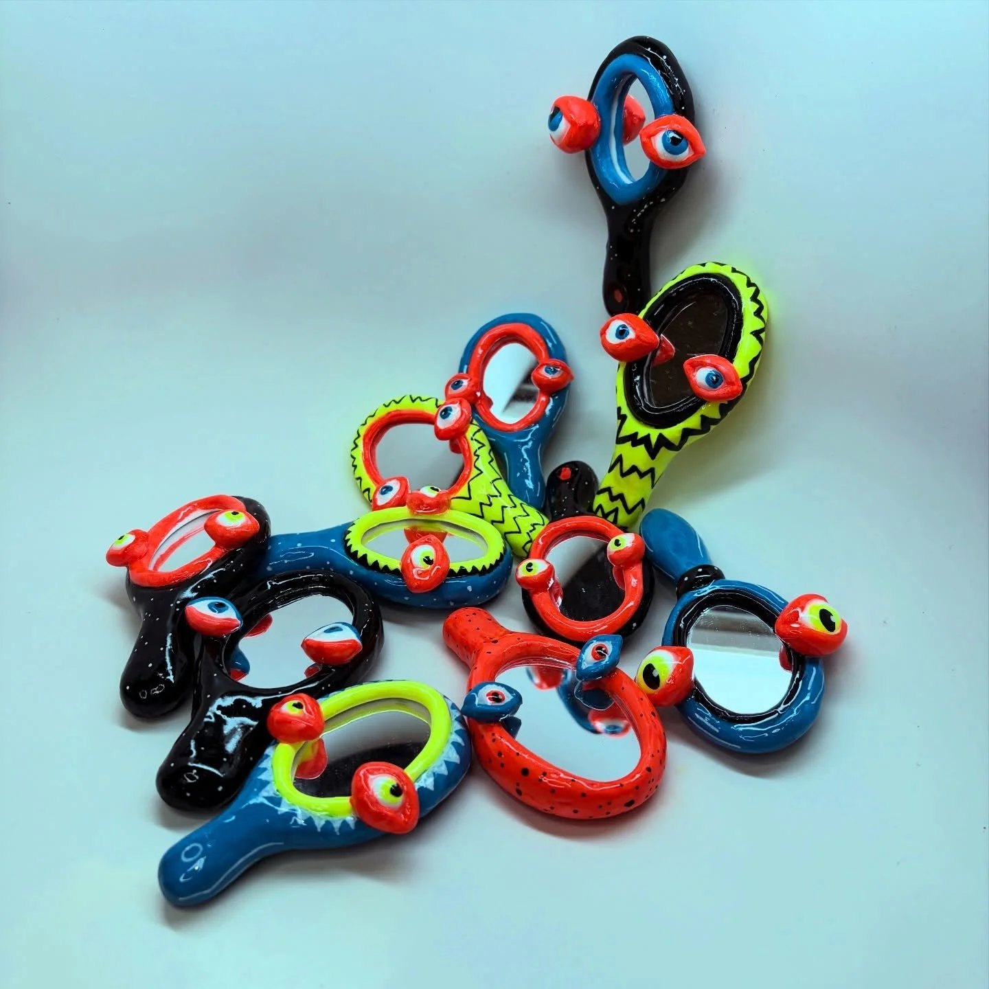 Photoshoot with the girlies!
 yirror of the mirror 
🪞✨🪞✨🪞✨🪞💅