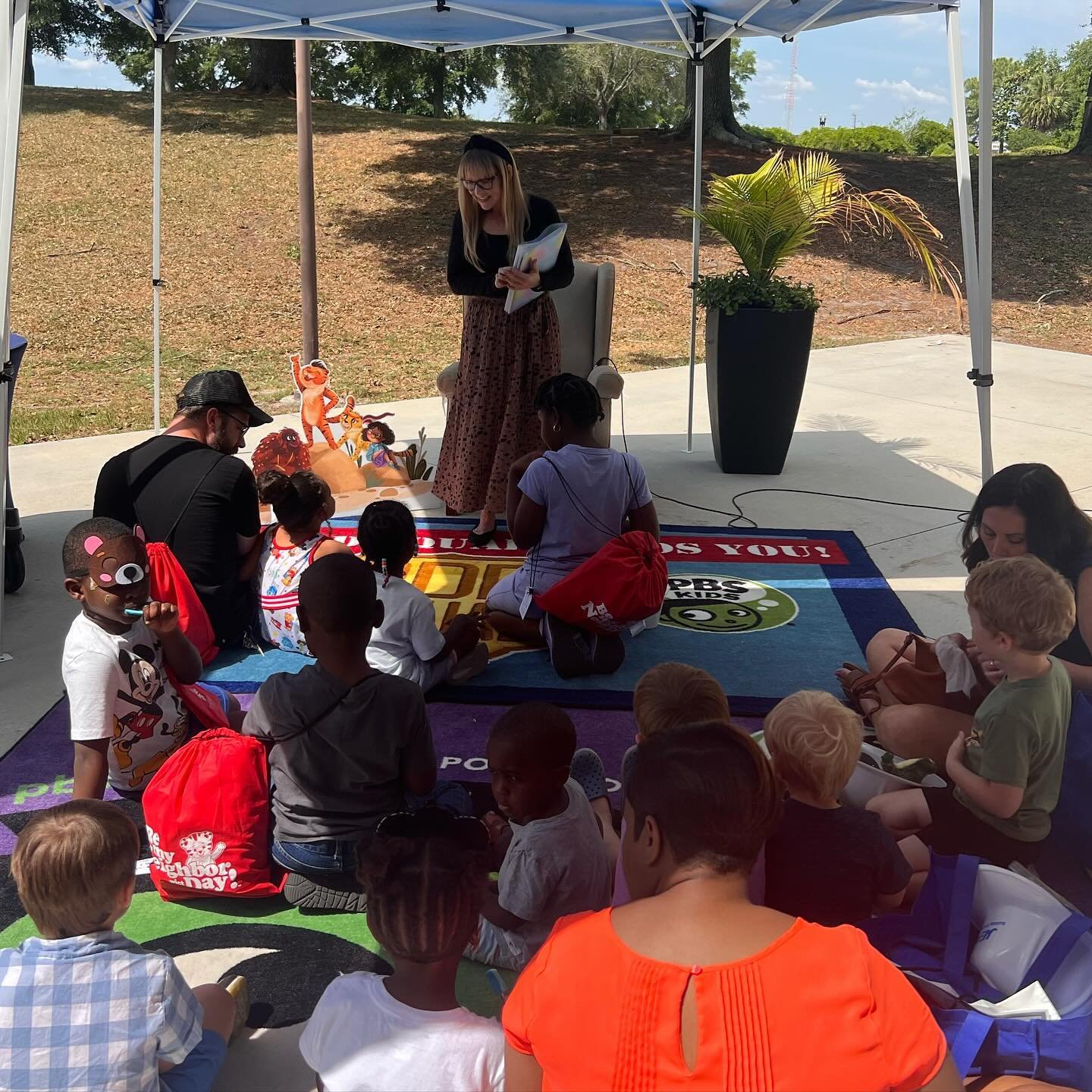 I had such a fun time reading to the sweet kiddos at the Be My Neighbor Day event, hosted by @wjctjax! 📚 They loved the animals within &lsquo;Jane Escapes to the Jungle of Individuality&rsquo;, but Claire the Cheetah was their absolute favorite by a