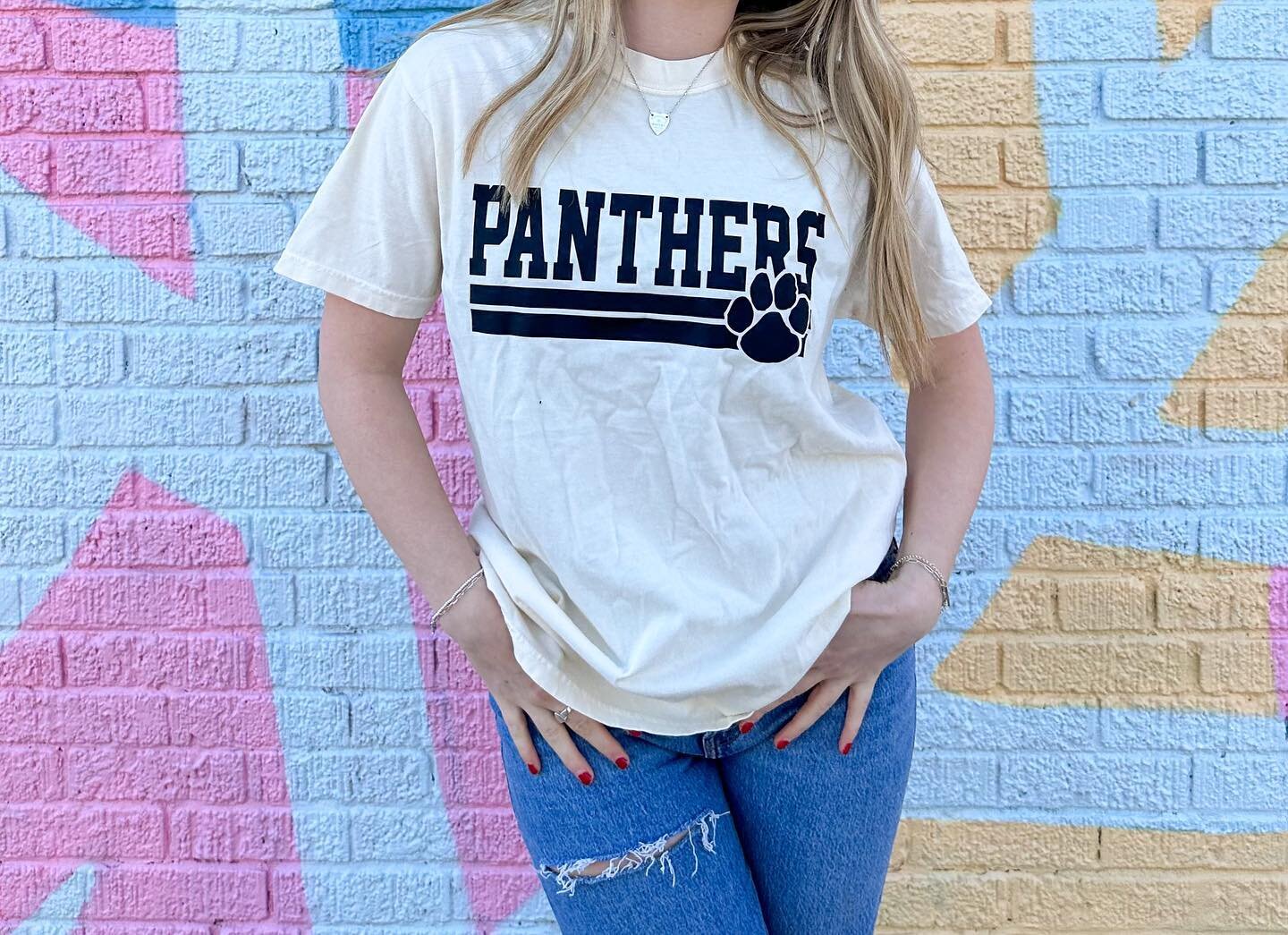 panthers top🐾🪩

-available in gilden, comfort colors(pictured),&amp; bella canvas

-long sleeve, short sleeve, or crewneck 

-any color! 

short sleeve T-shirt-$20
long sleeve shirt-$25
crewneck-$35

#smallbusiness #shopsmall #shoplocal #oklahoma #