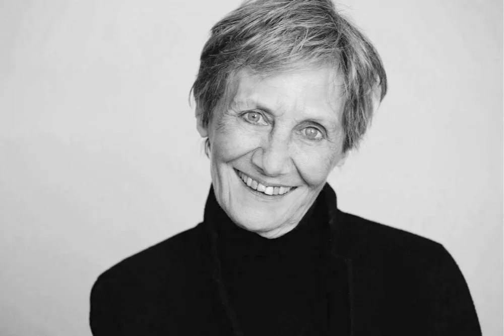 Portrait en noir et blanc d'Evelyne Pieiller