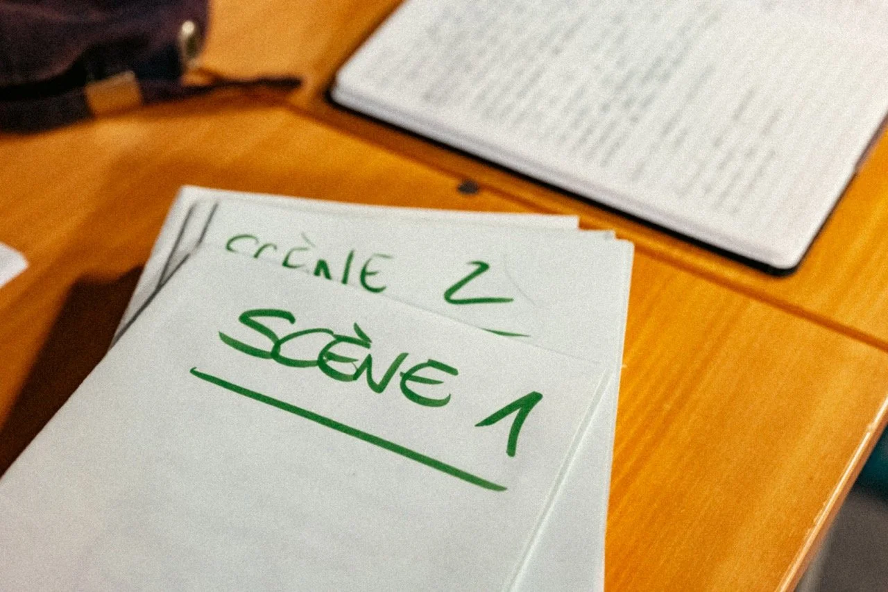 Feuilles de répétition de scène.