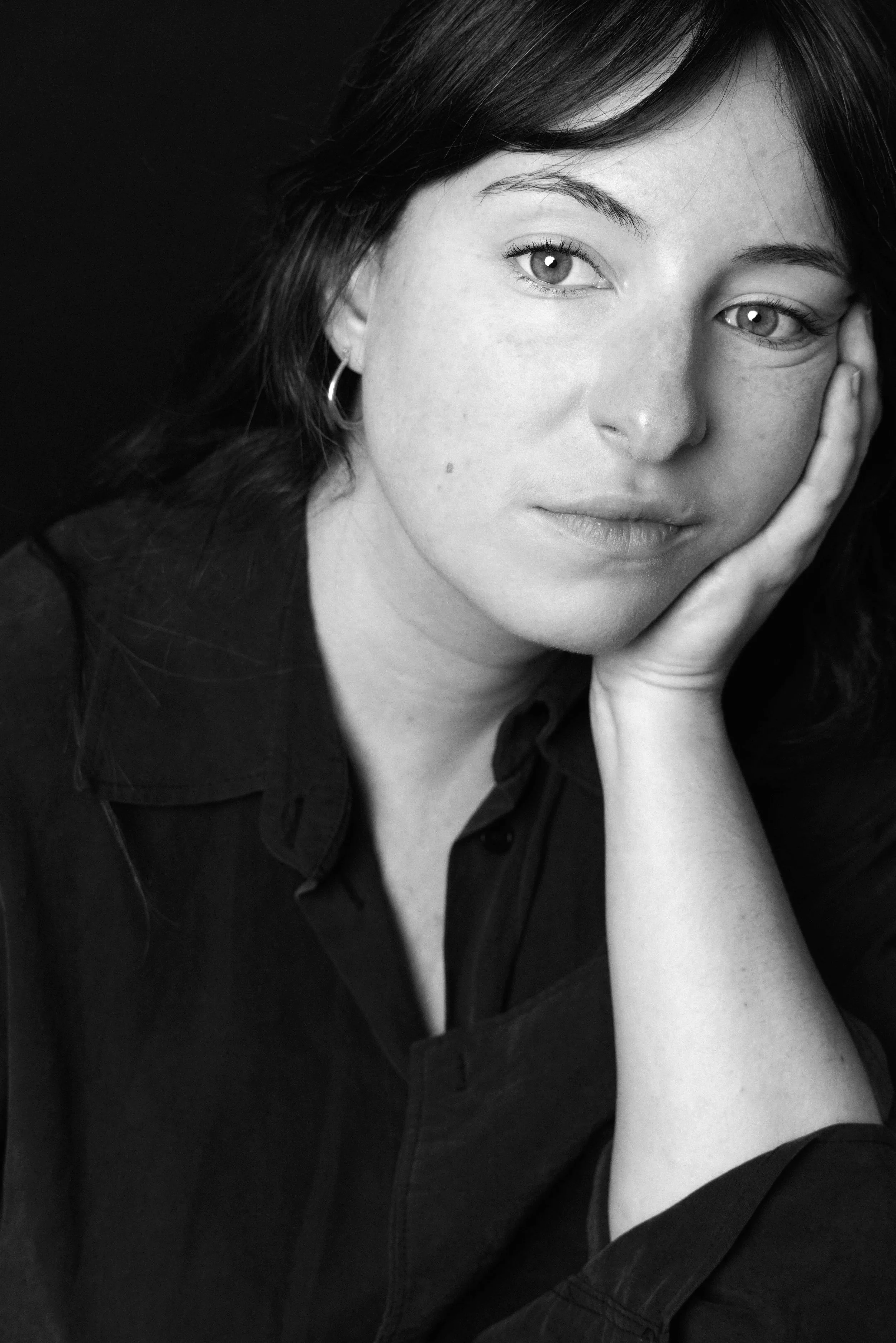 Portrait Milena Mc Closkey en noir et blanc