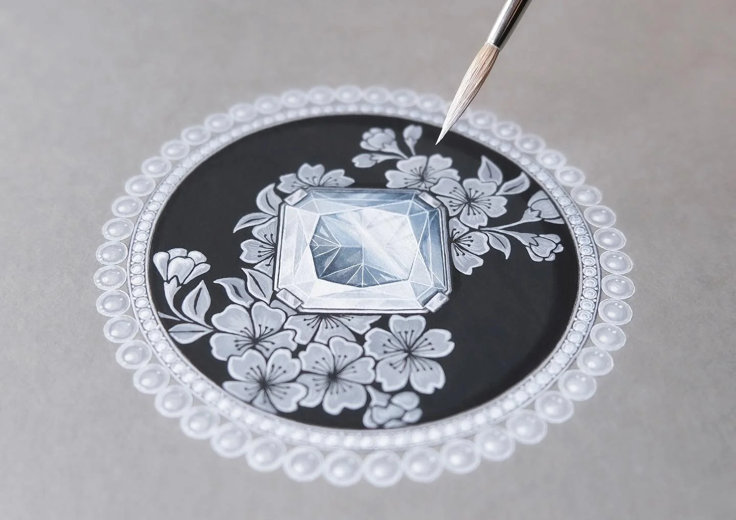 夜桜・Yozakura

Hand painted gouache of a Japanese maki-e lacquer brooch, inspired by the luminous beauty of yozakura against the rich night sky.

Radiant cut diamond, urushi lacquer with pure silver maki-e, south sea pearls, diamonds

.

#gouachepainti