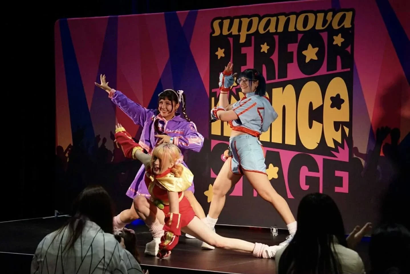 AKIRAMENAI FAEBLE! 💜💖💙
Small throwback to Supanova last month!💫 

We have more announcements to drop!
Look forward to the first one tonight! 🚀 

Thank you for this awesome shot! 
📸 @cloveraleo