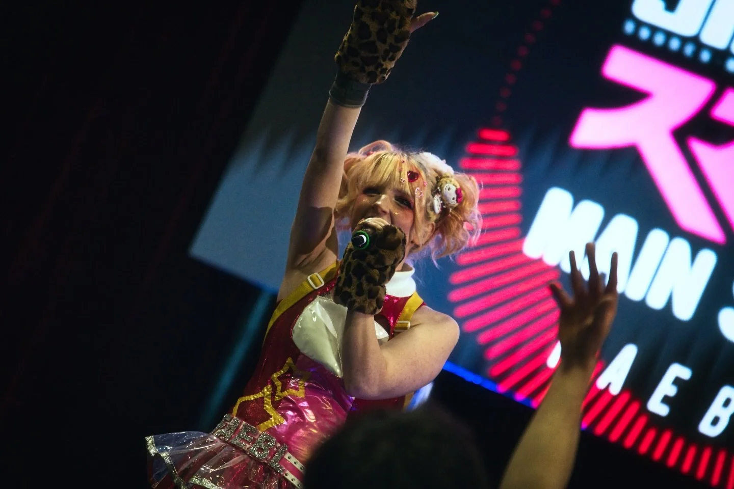 Merry Christmas everyone! We hope everyone is celebrating the way you like to celebrate! ❤️💚

p: @seraphsmedia 

#kaigai #kaigaiidol #overseasidol #jidol #jpop