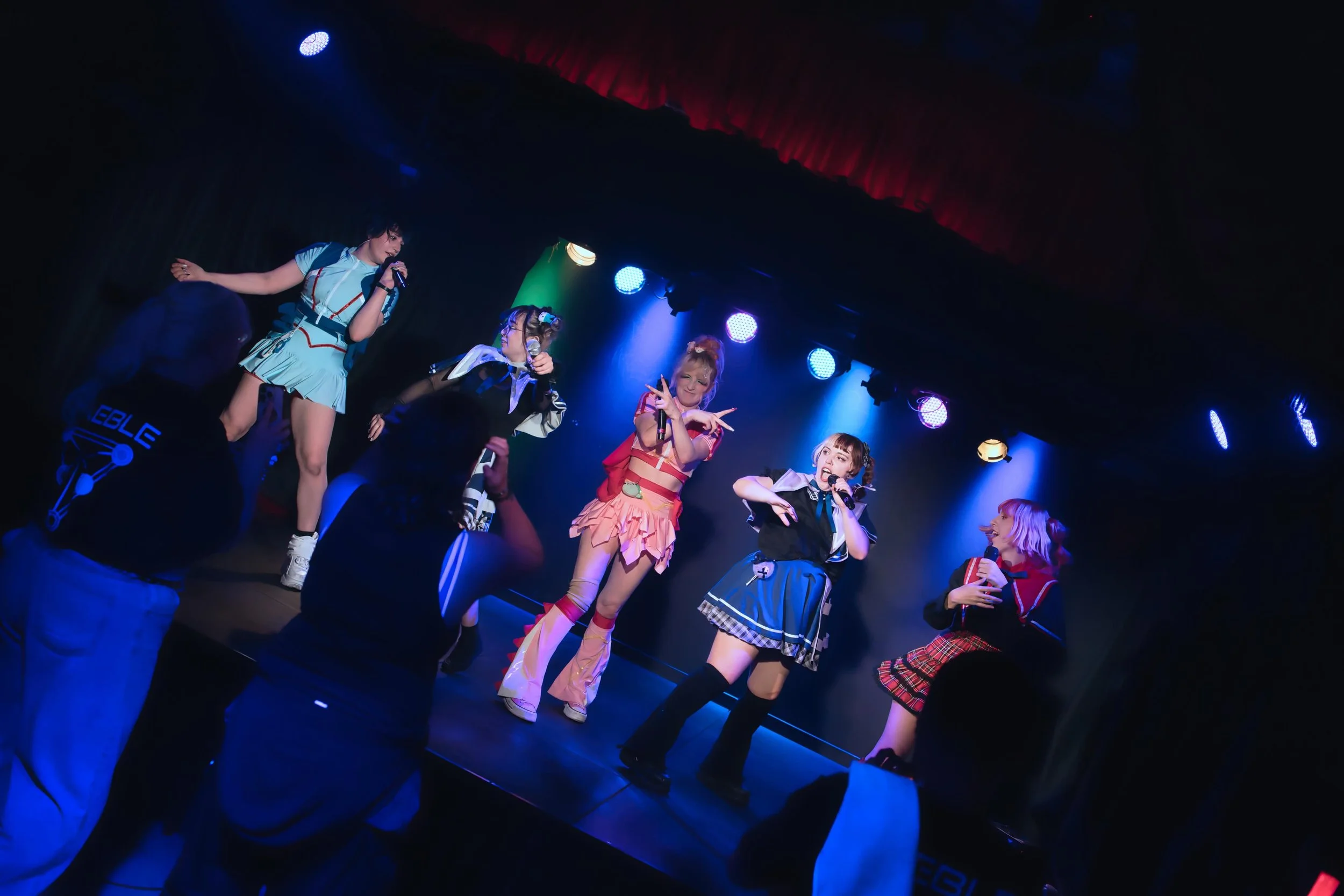 📸 from our 5th anni- Space Jam! 
5 person Akiramenai Future for 5 years of FAEBLE! with @reveil.au 💖💙 

photo: @seraphsmedia