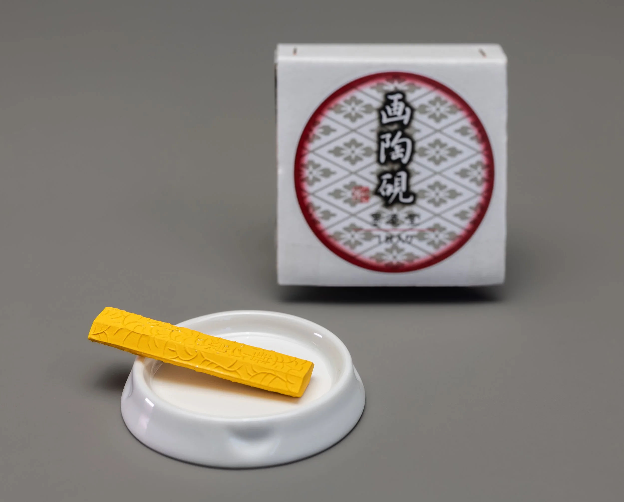 Ceramic Round White Ink Stone( 白陶円硯 )
