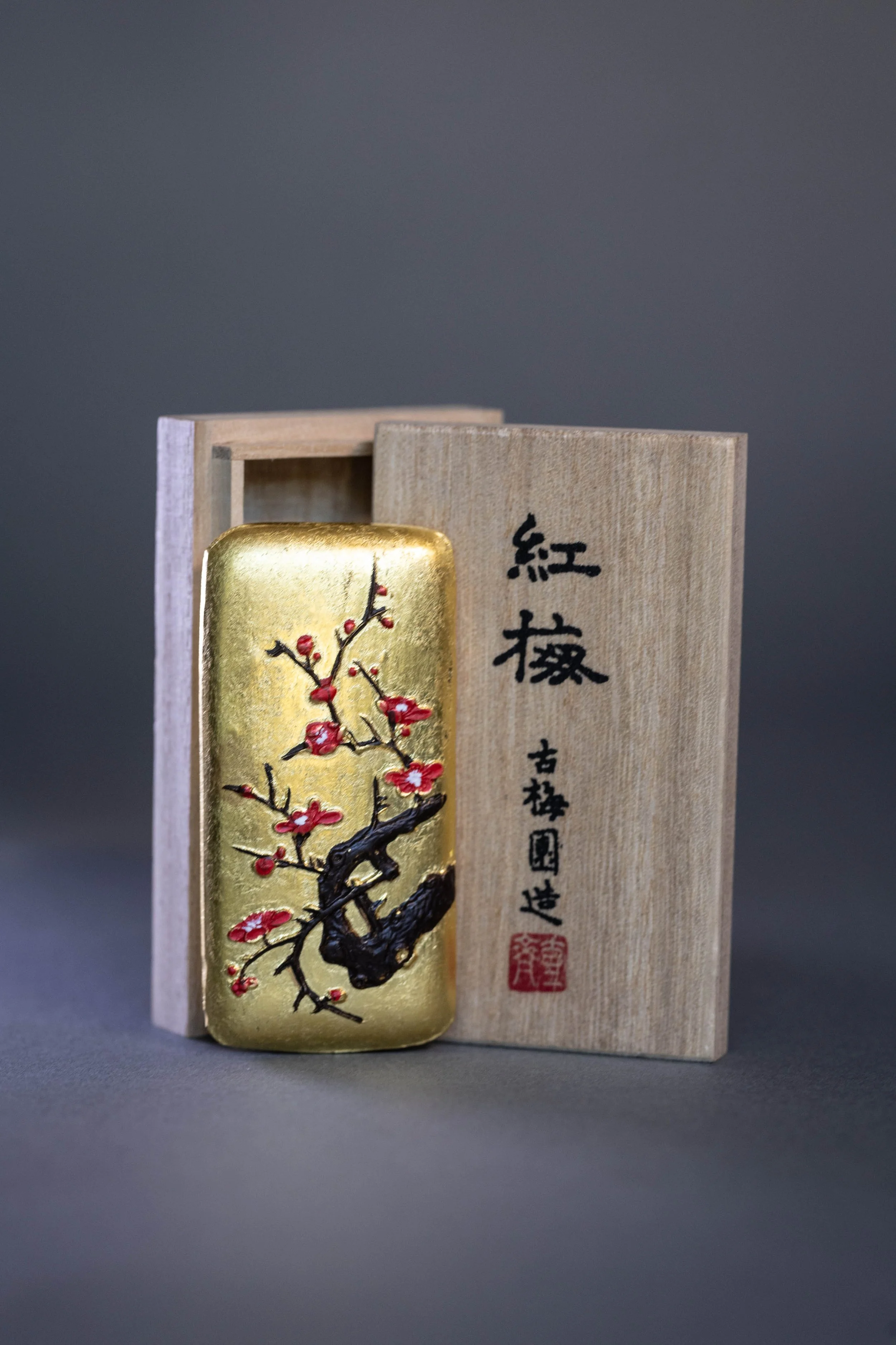 Kin Koubai Ink Stick ( Gold leaf Ink Stick , 金紅梅 )