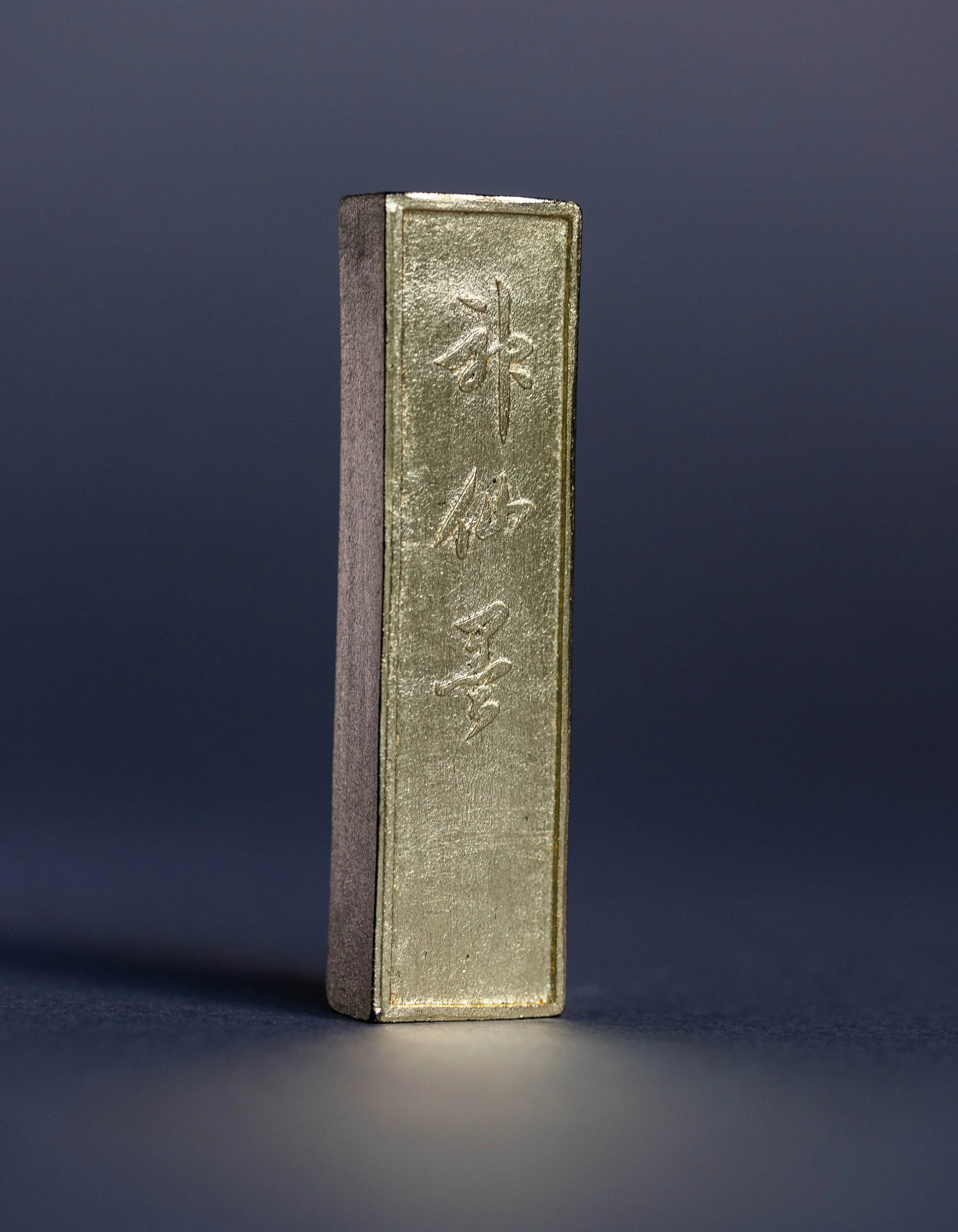 Kinshinsen Ink Stick  ( Brownish black, Real gold Leaf, 金神仙 ) -