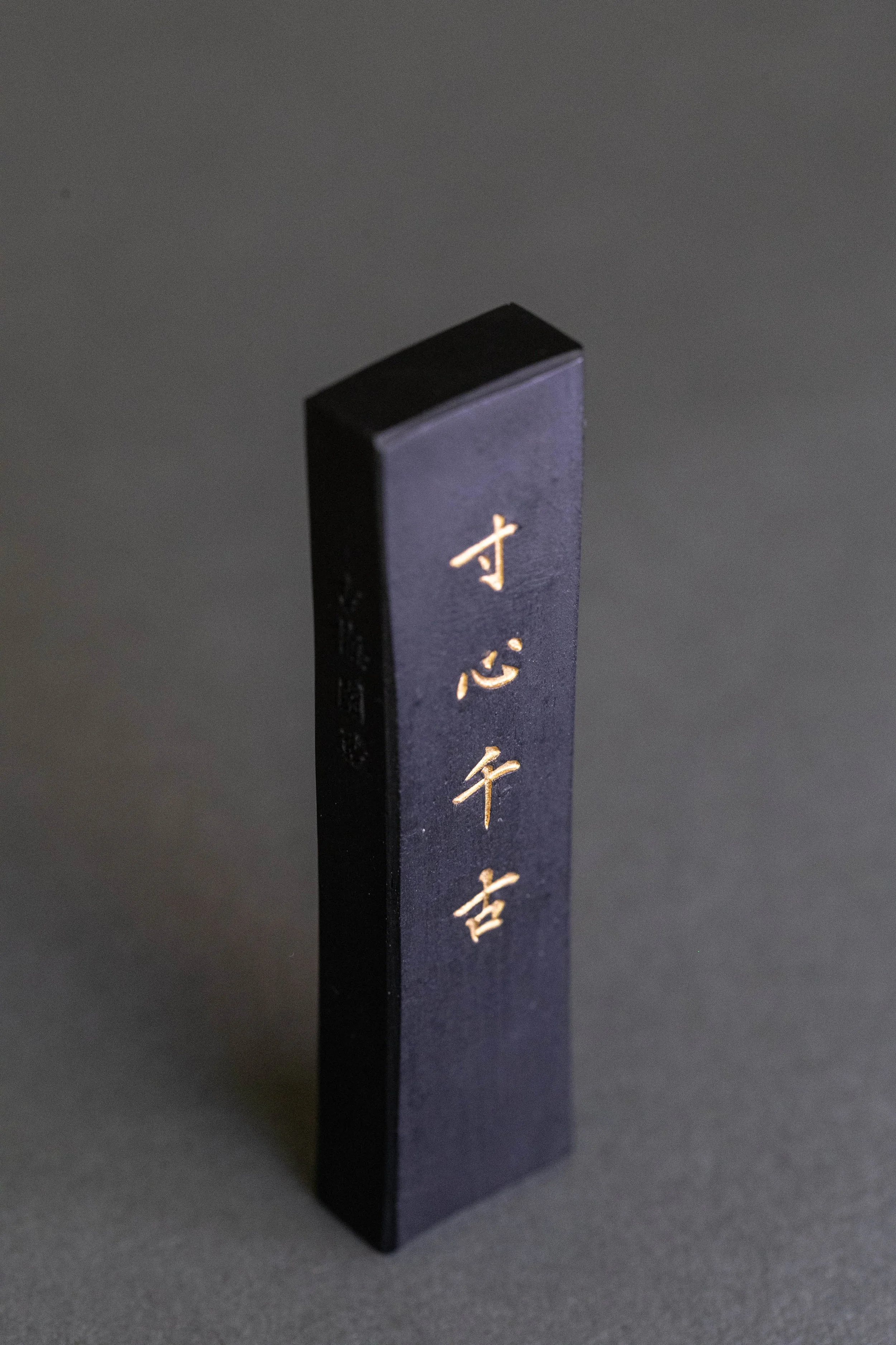 Sunshinsenko Ink Stick ( Bluish black, Pine smoke, 寸心千古 松 園墨 ) -
