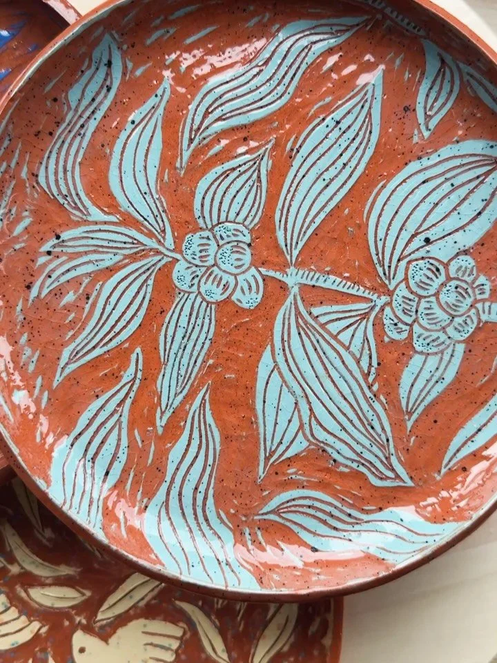 I love color splashes on terracotta clay - for the upcoming workshop, participants can choose between three colors for their plates! Which one do you like the most? 

Want to make your own? Join my Sgraffito workshop on 30th of May! Register via link