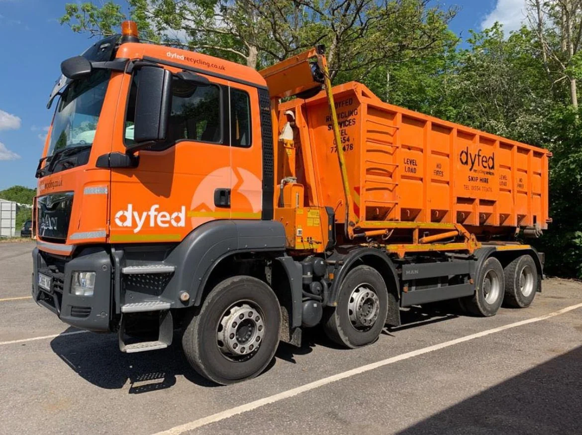 Our RORO skips are suitable for heavy-duty waste removal.  These containers can cater for a wide range of bulky waste removal projects, including construction and demolition waste, non-hazardous industrial and commercial waste and bulky waste.