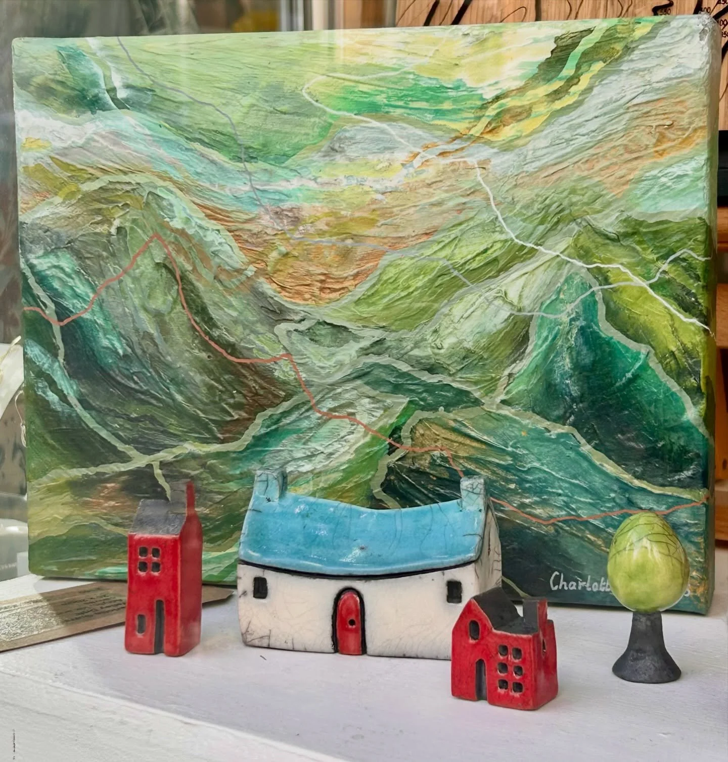 Andy Urwin&rsquo;s ceramic houses 🏡

&hellip;are looking so lovely in the gallery at the moment, inspired by Cumbrian buildings and full of character. In the first image, they sit against one of @charlotte_gurran_art landscapes, and the colours just