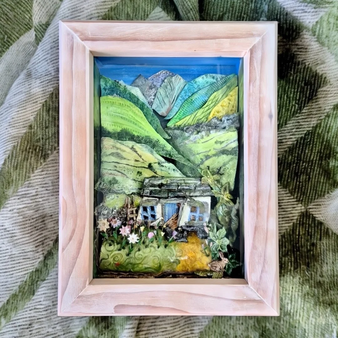 We&rsquo;ve recently introduced new artist Sarah Tonks to the gallery! ✨

&bull;

Originally trained in Structural Textiles, Sarah now works predominantly with clay, creating beautifully detailed framed pieces full of colour, texture and character. I
