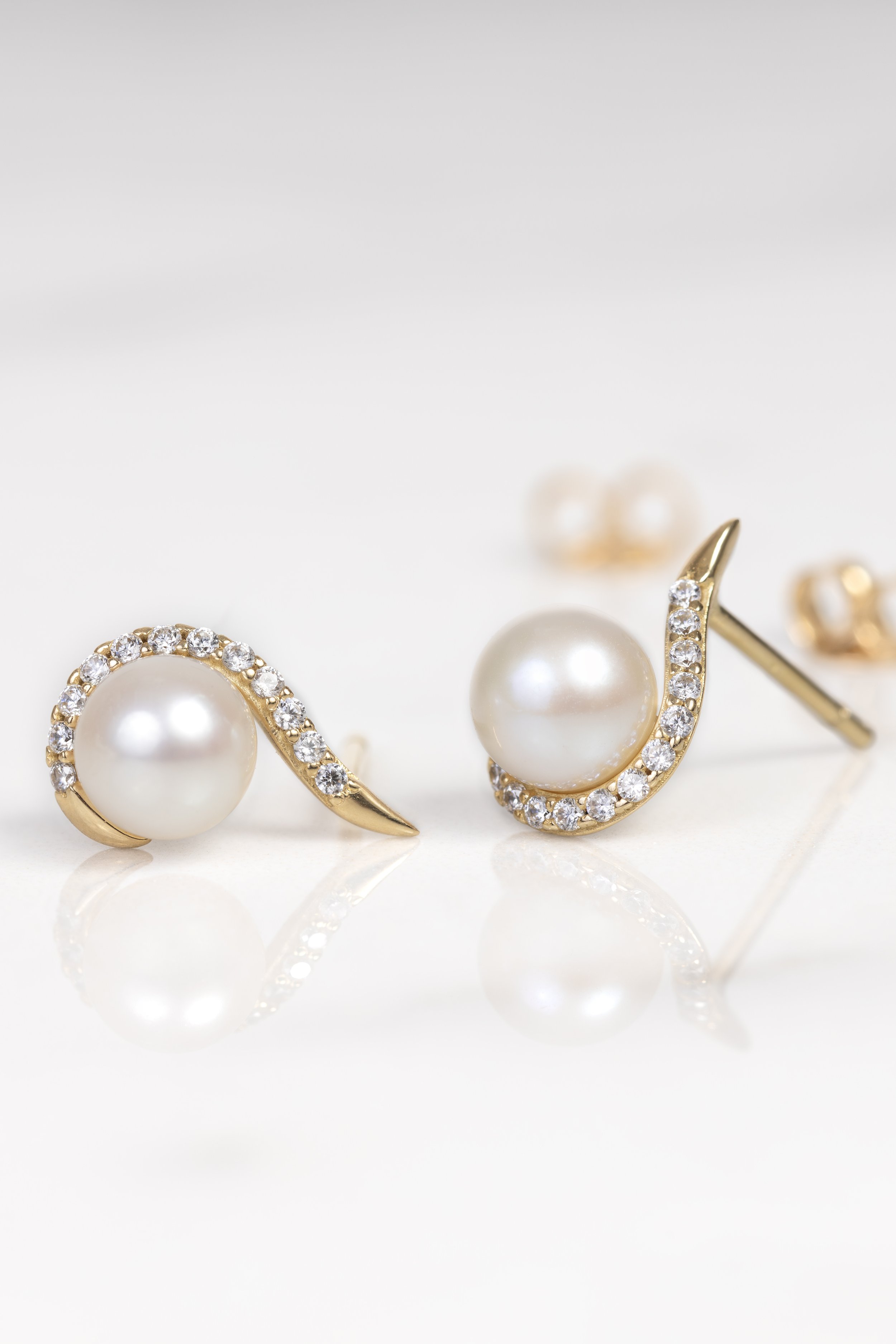 Nelly-web1-pearls-diamond-earrings.jpg
