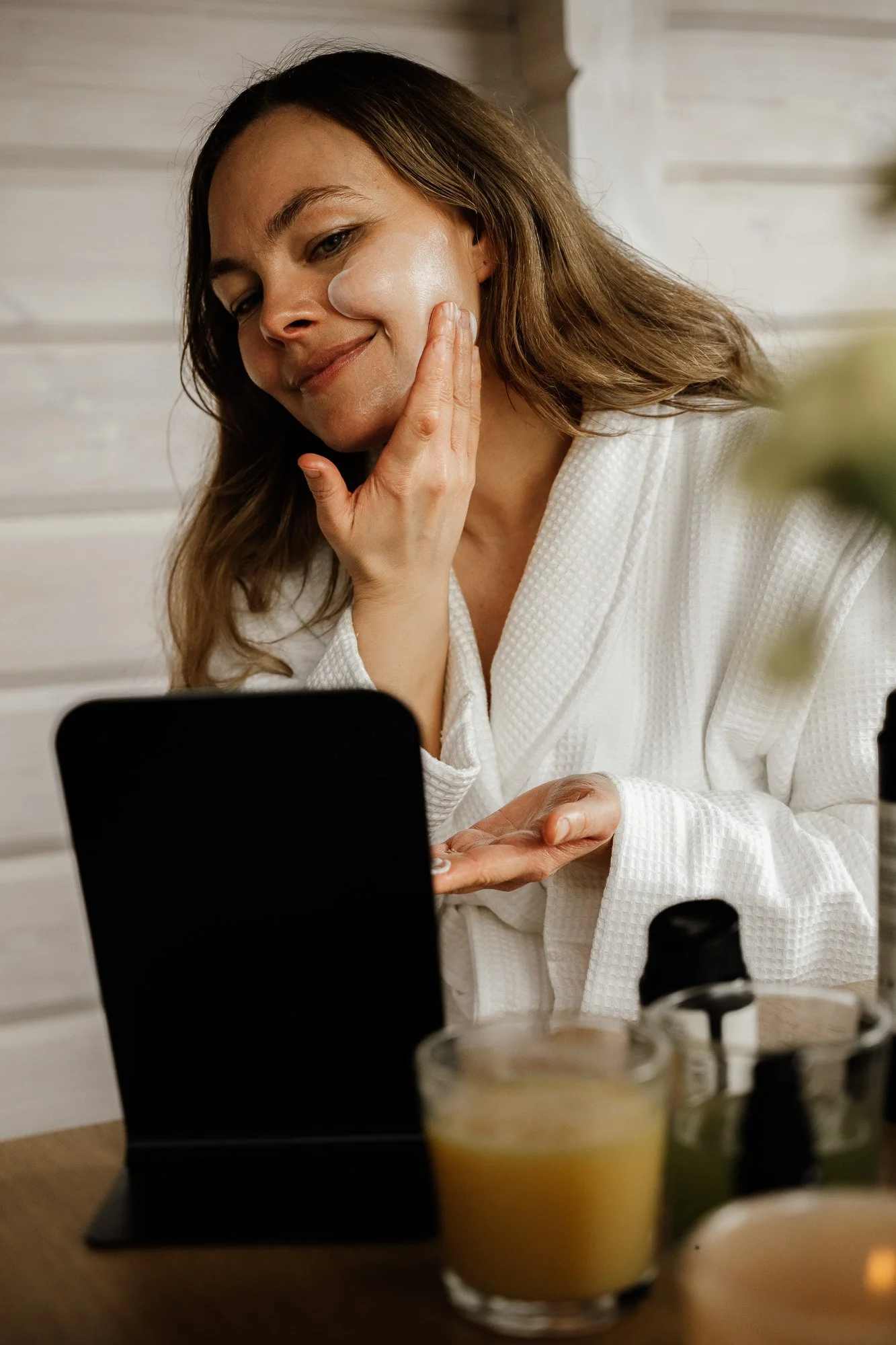 -miljøbilder-bedriftsbilder-fotogrfering-lauvtretopphytter-råorganicskincare-venninnetur-feiring-gjøvik-innlandet--10.jpg